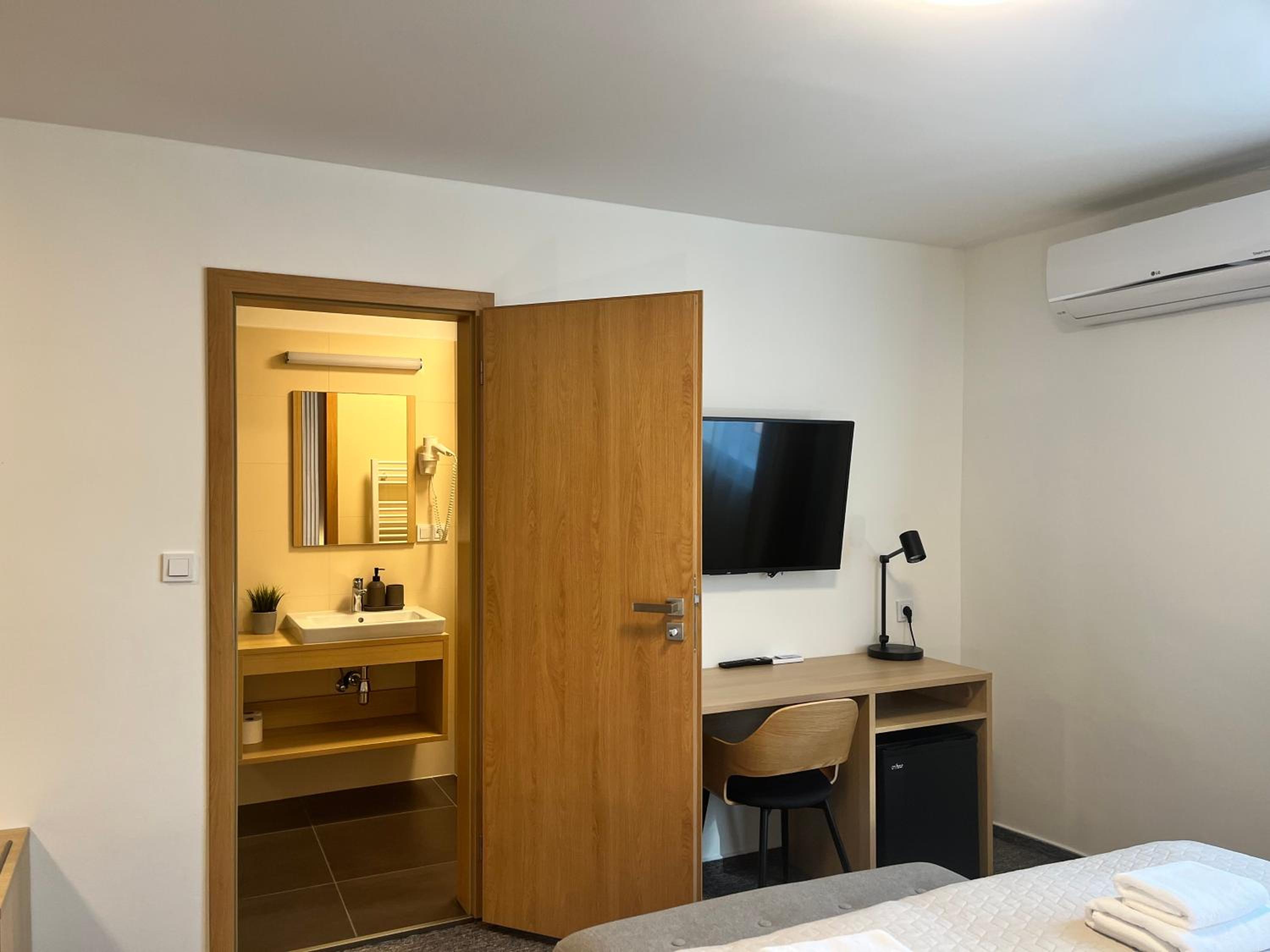 Comfort Double or Twin Room photo 2