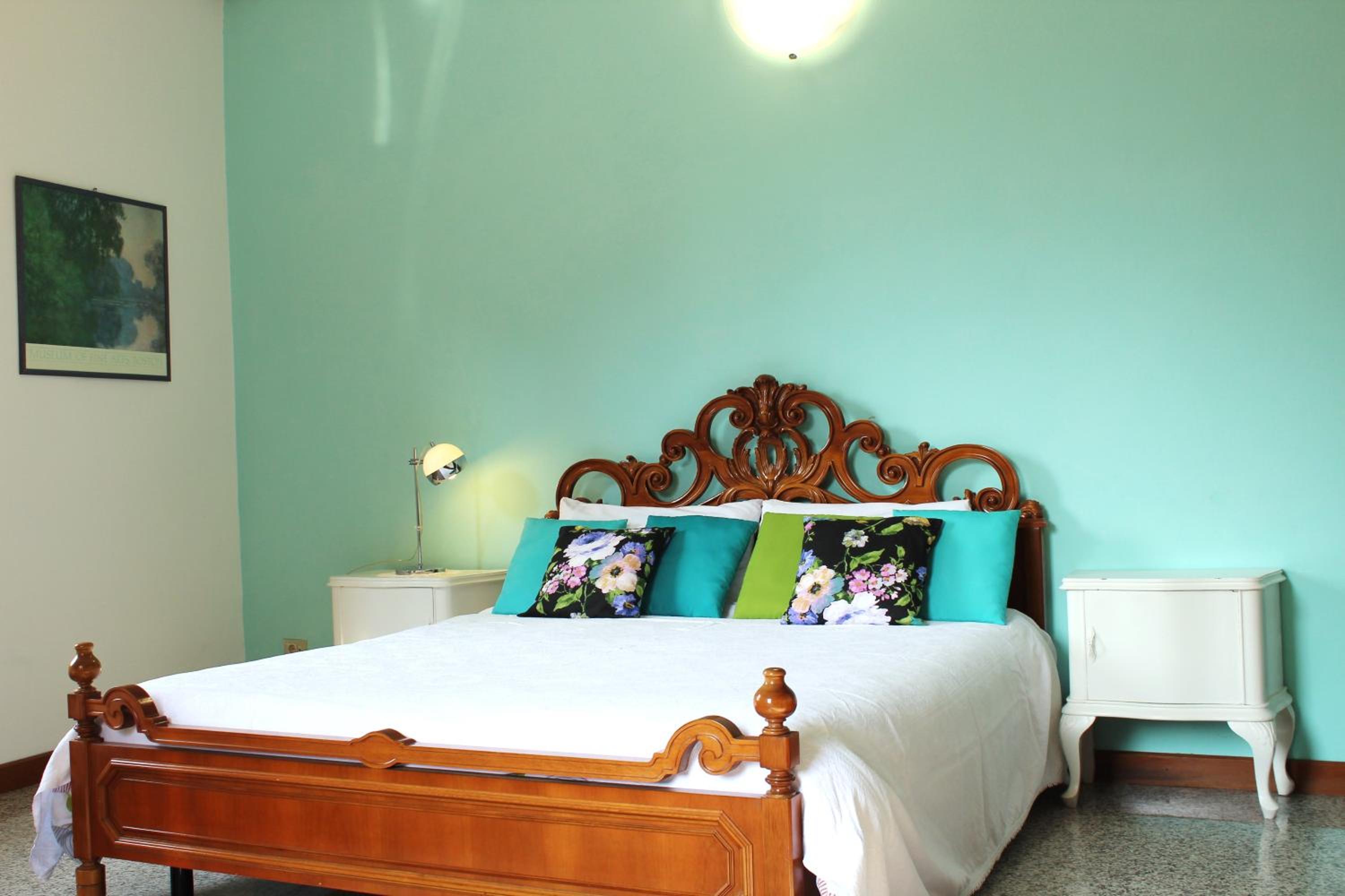 Two-Bedroom Apartment - Photo 16
