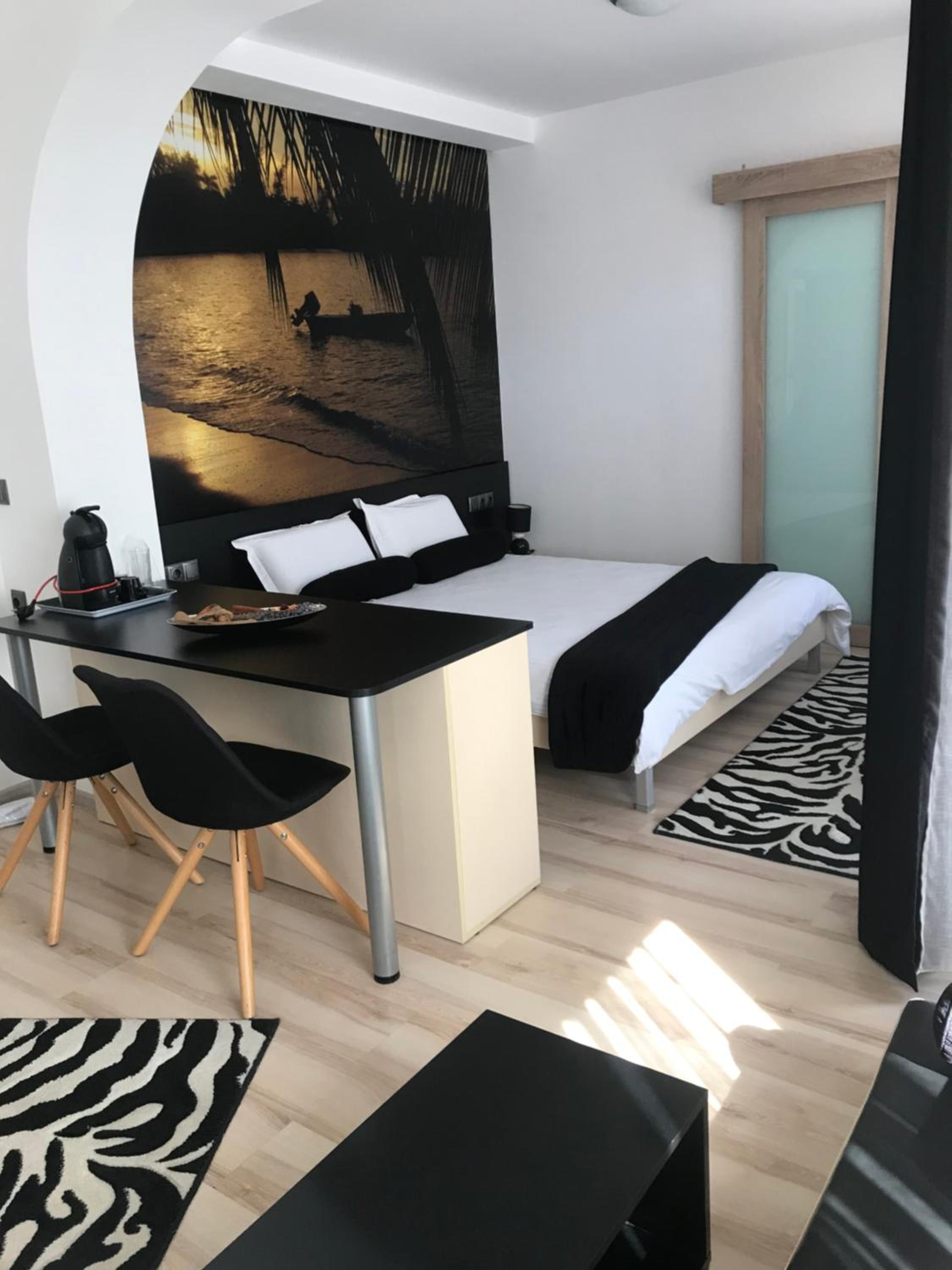 Deluxe Queen Studio