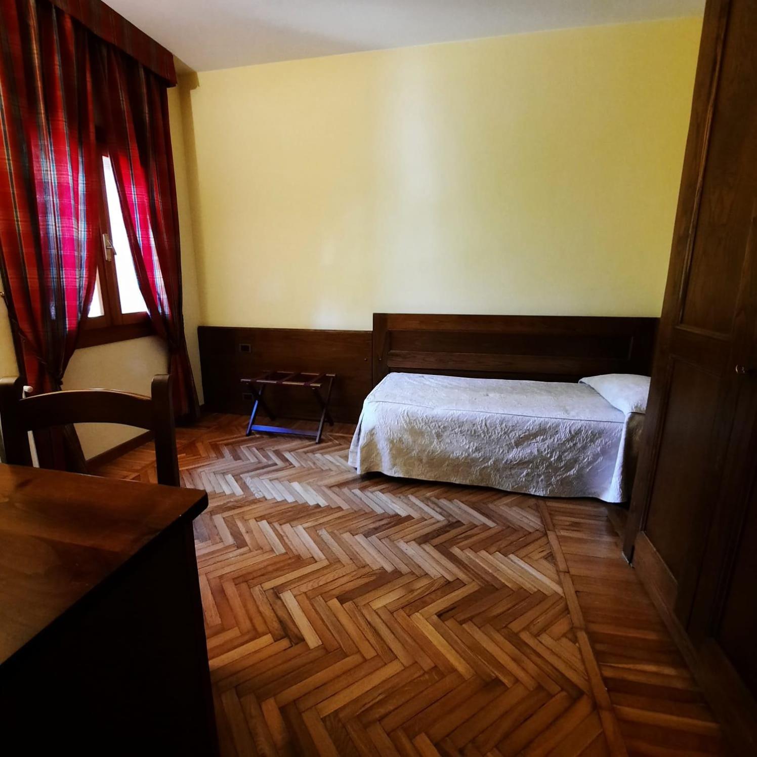 Small Single Room photo 2
