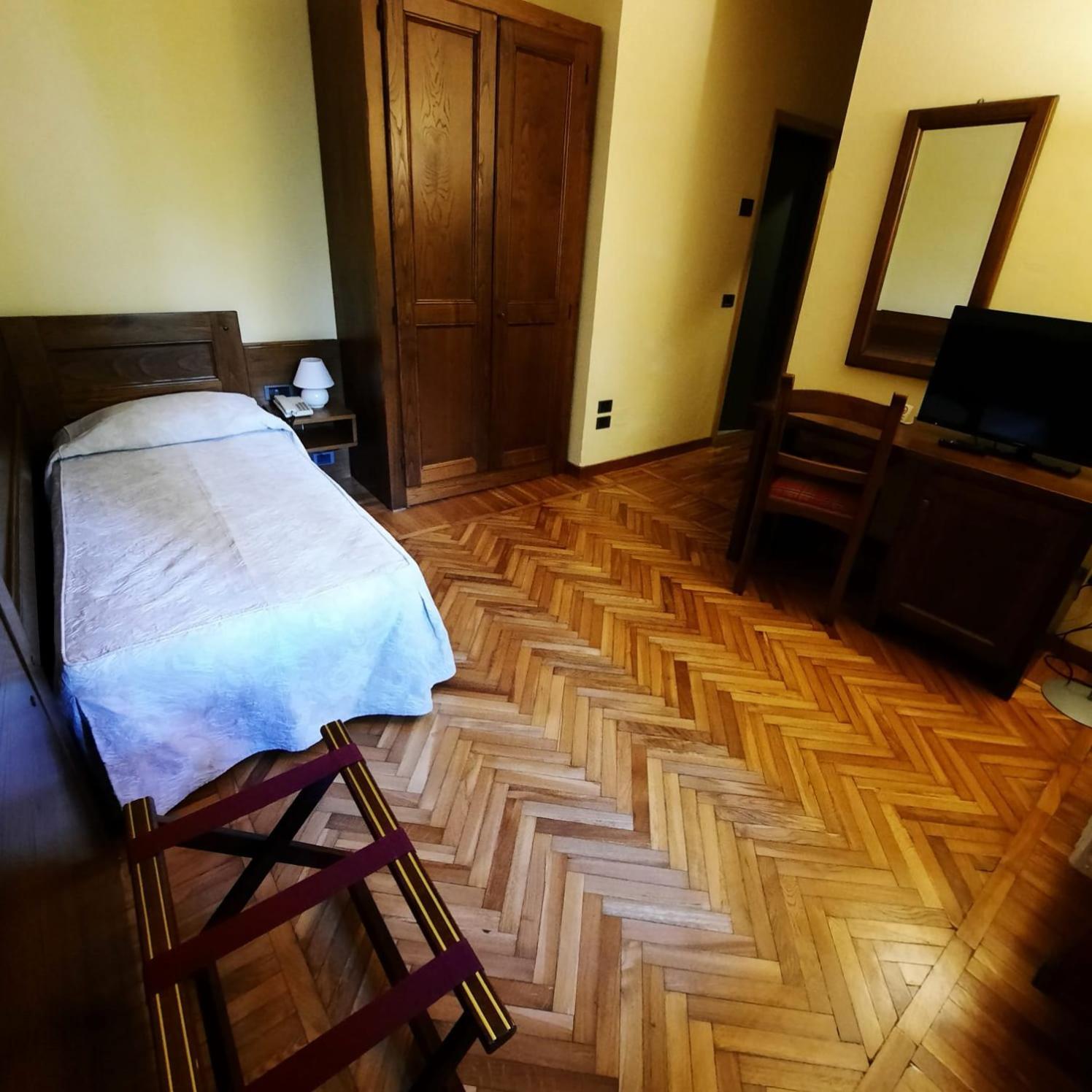Small Single Room photo 1