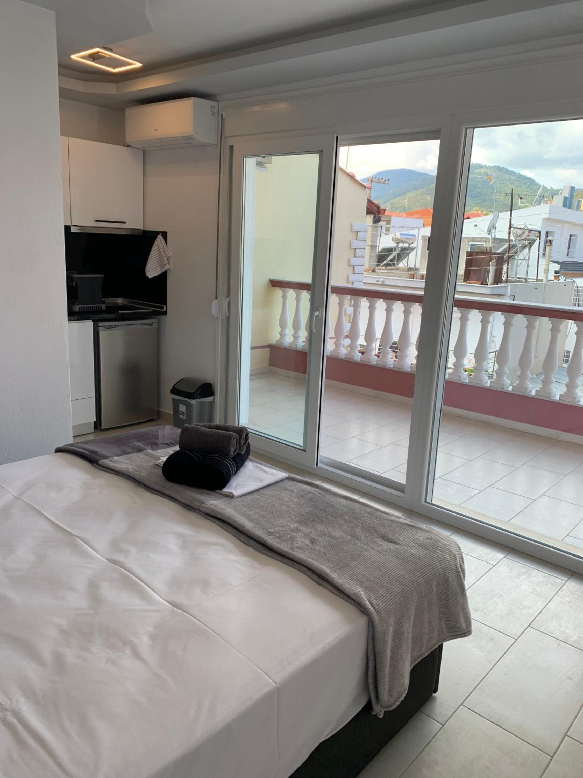 Deluxe Double Room with Balcony photo 1