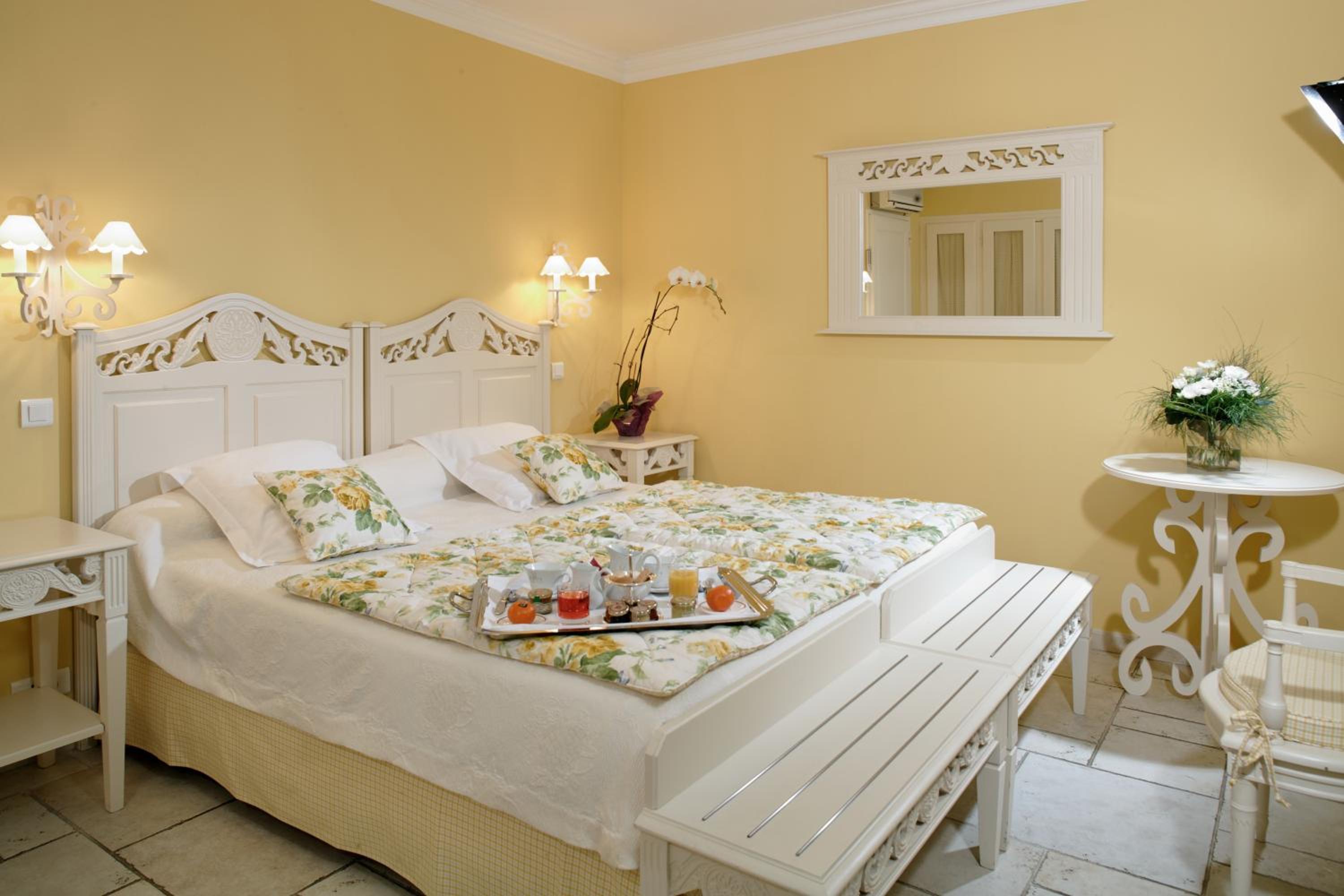 Family Room with Garden View - Photo 3