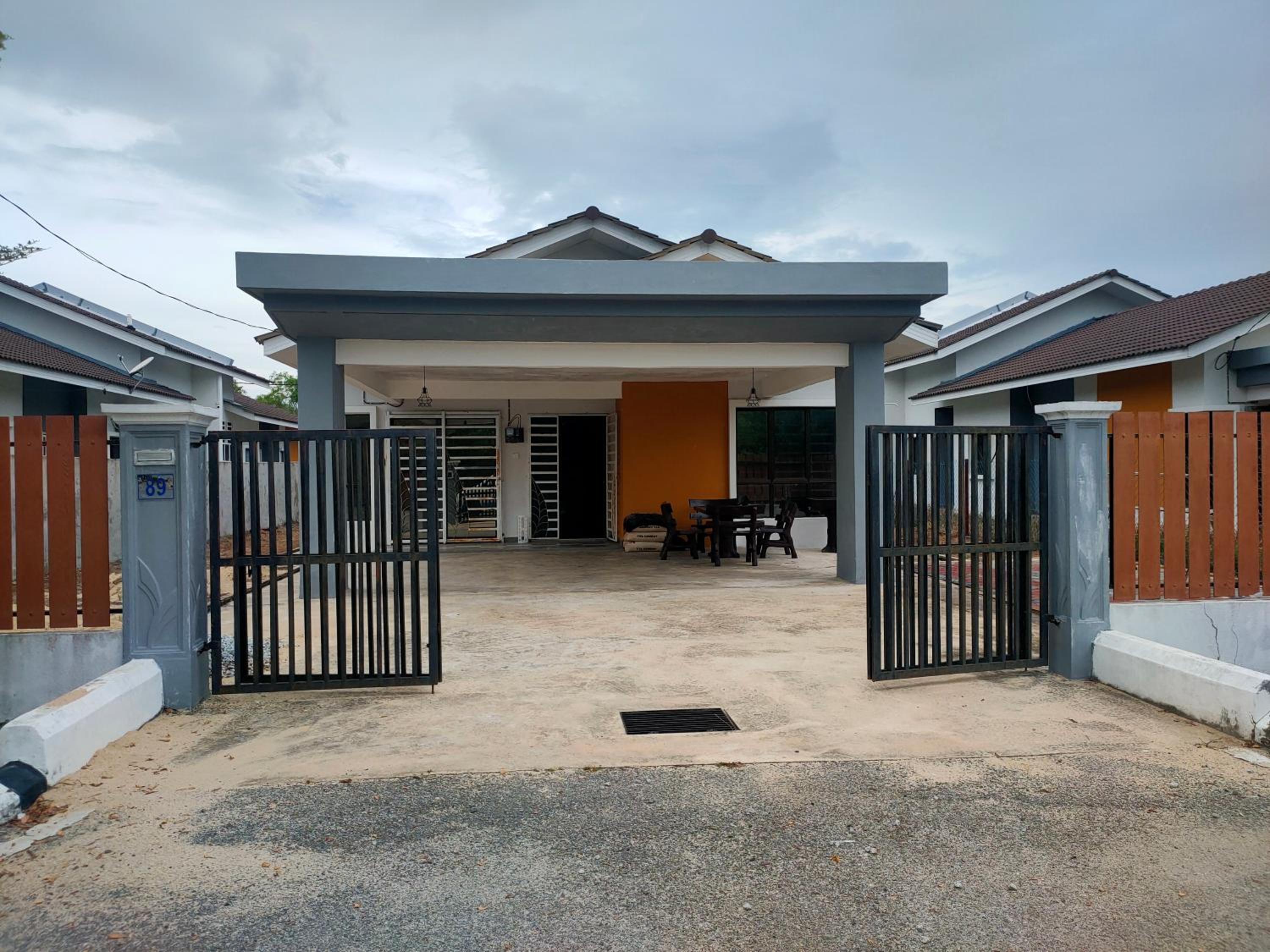 Three-Bedroom House photo 1
