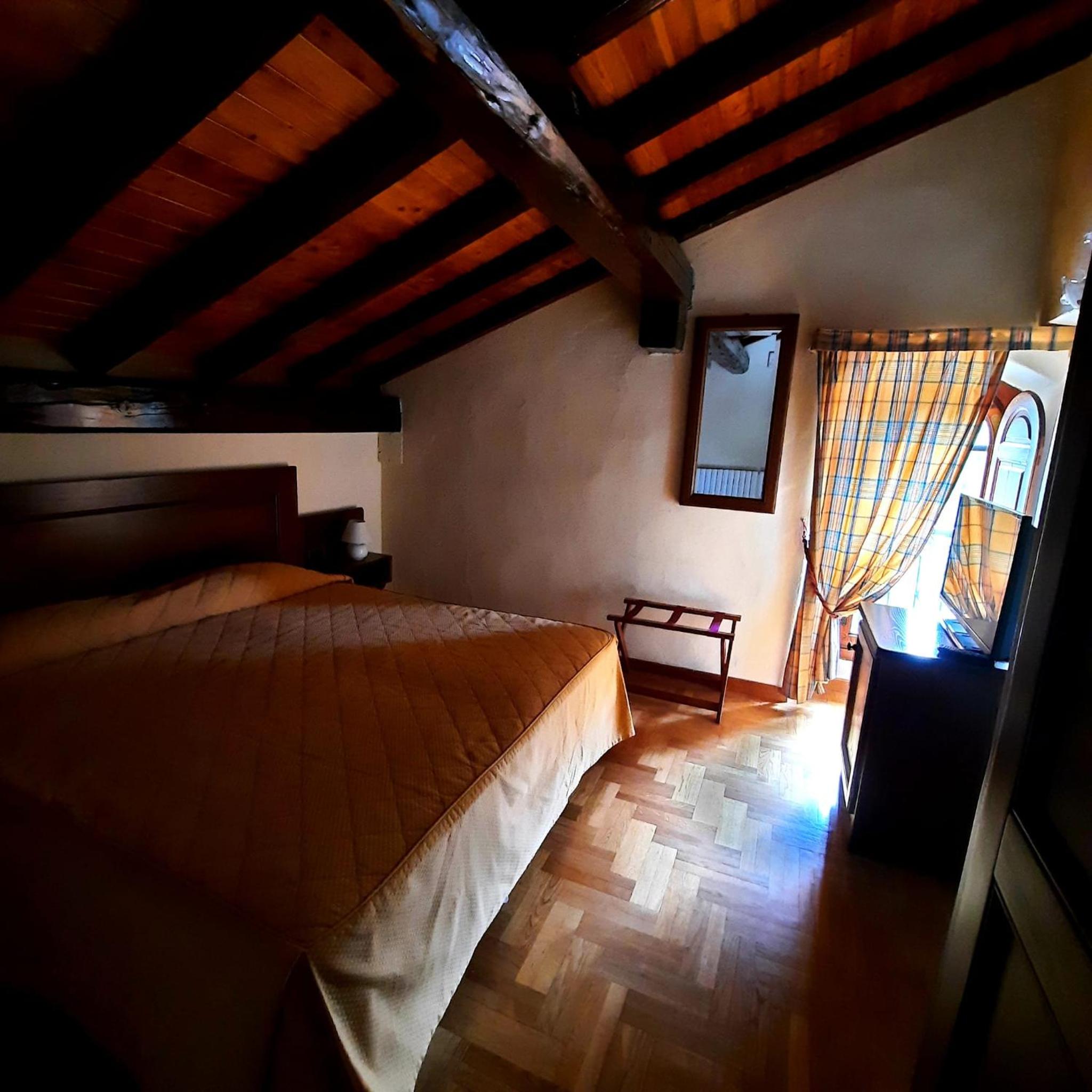 Triple Room with Bath photo 3