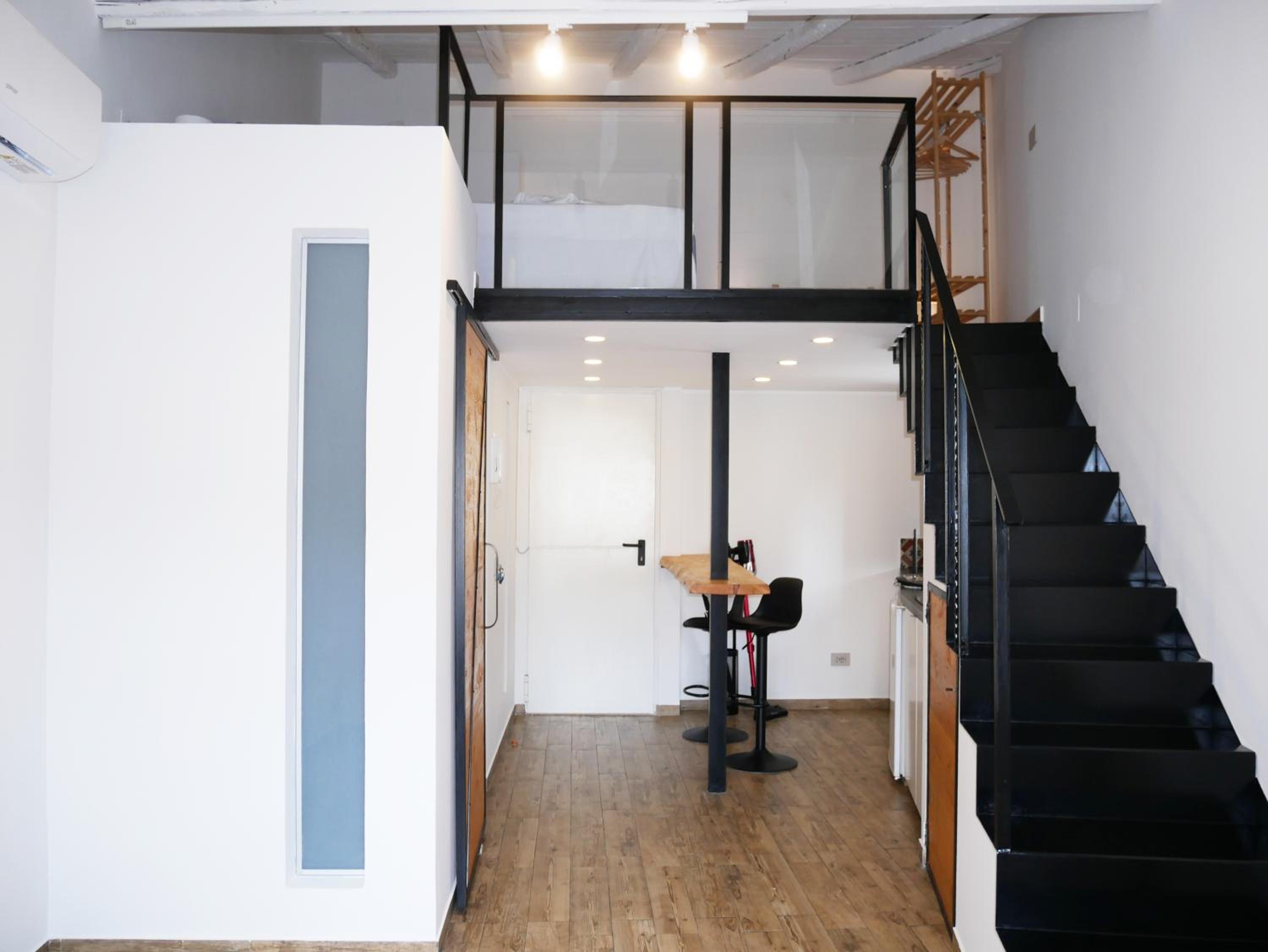 Deluxe Studio