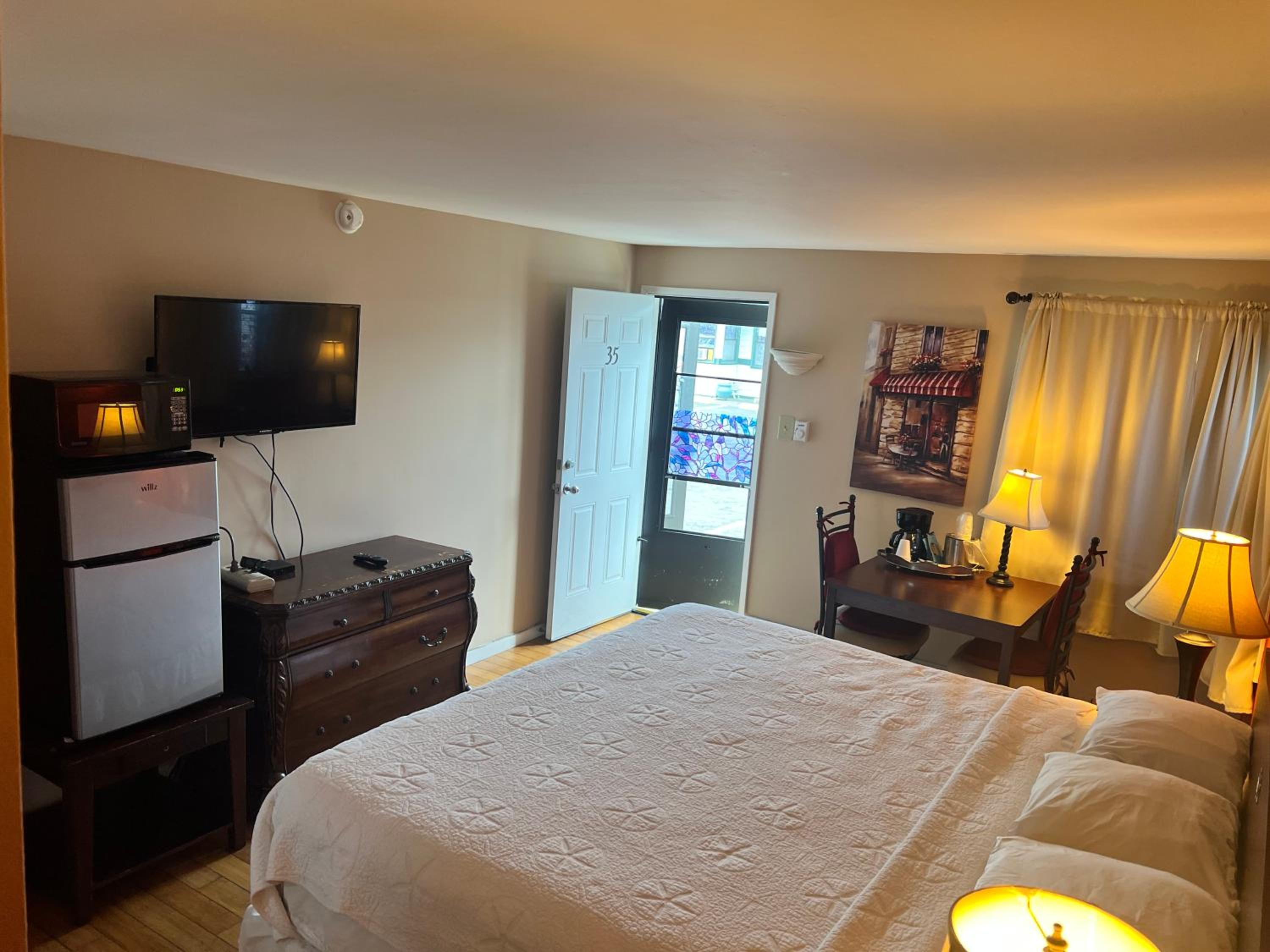 Standard King Room - Photo 2