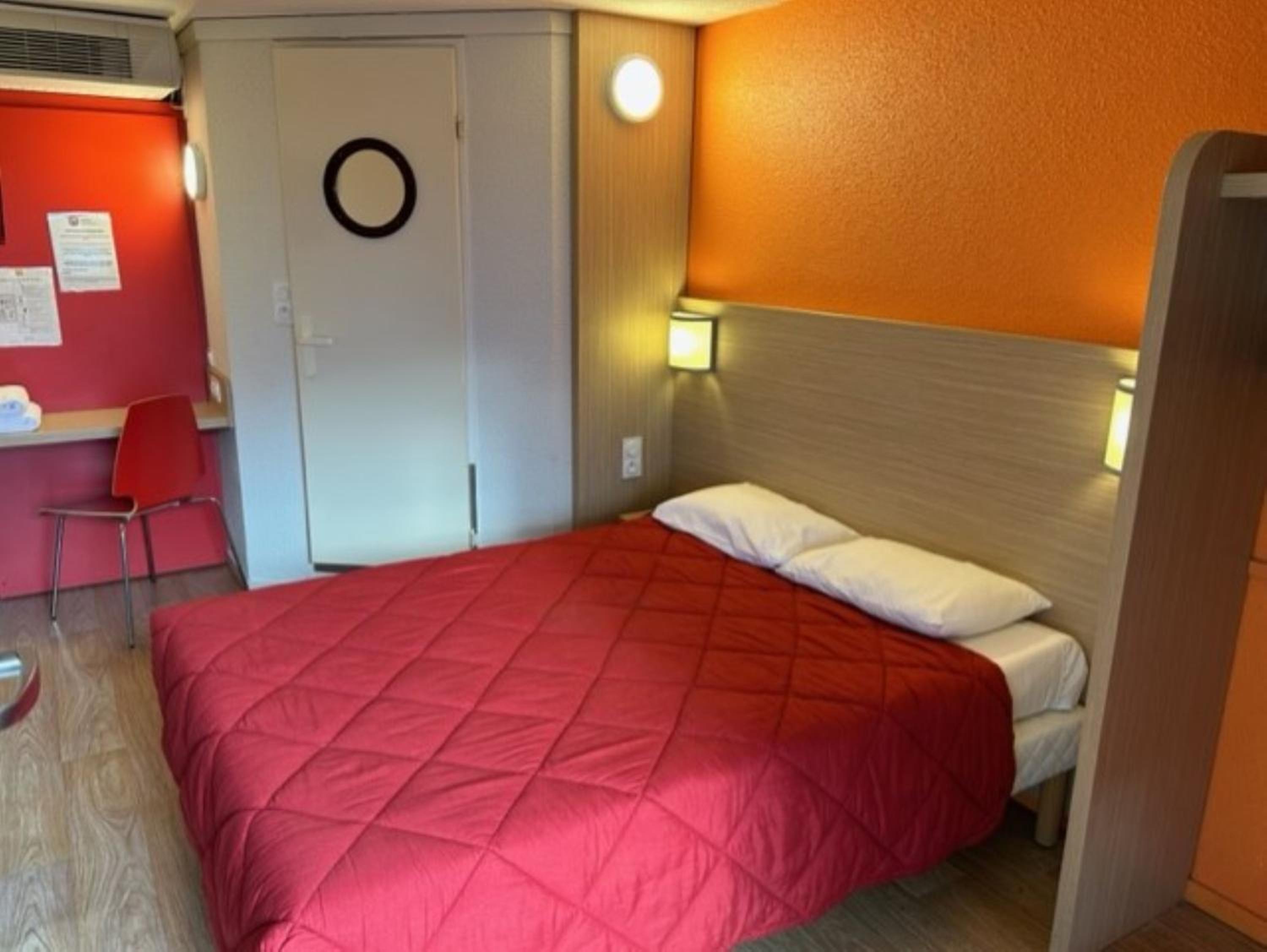 Double Room - Photo 8