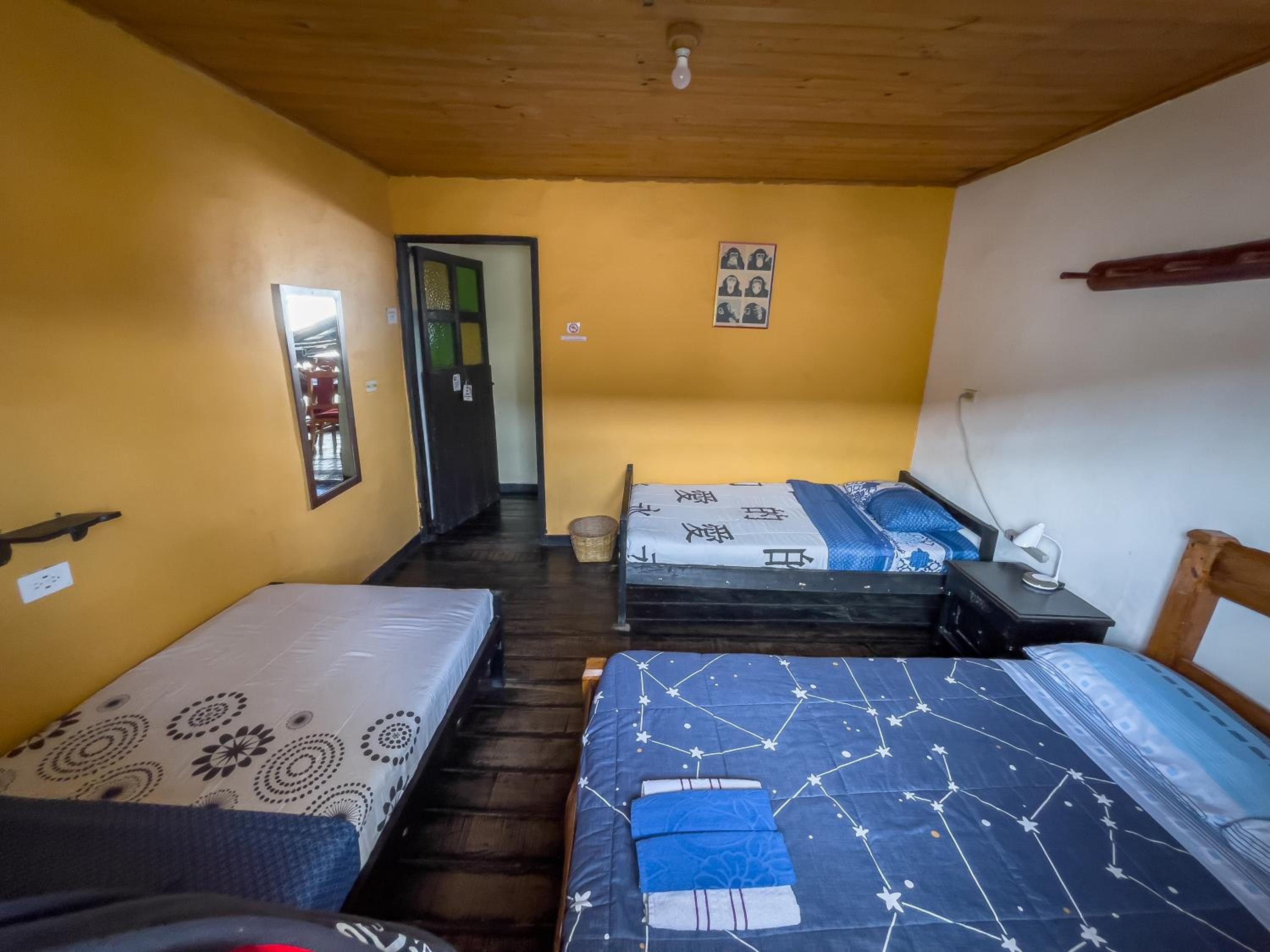 Economy Quadruple Room with Shared Bathroom photo 2