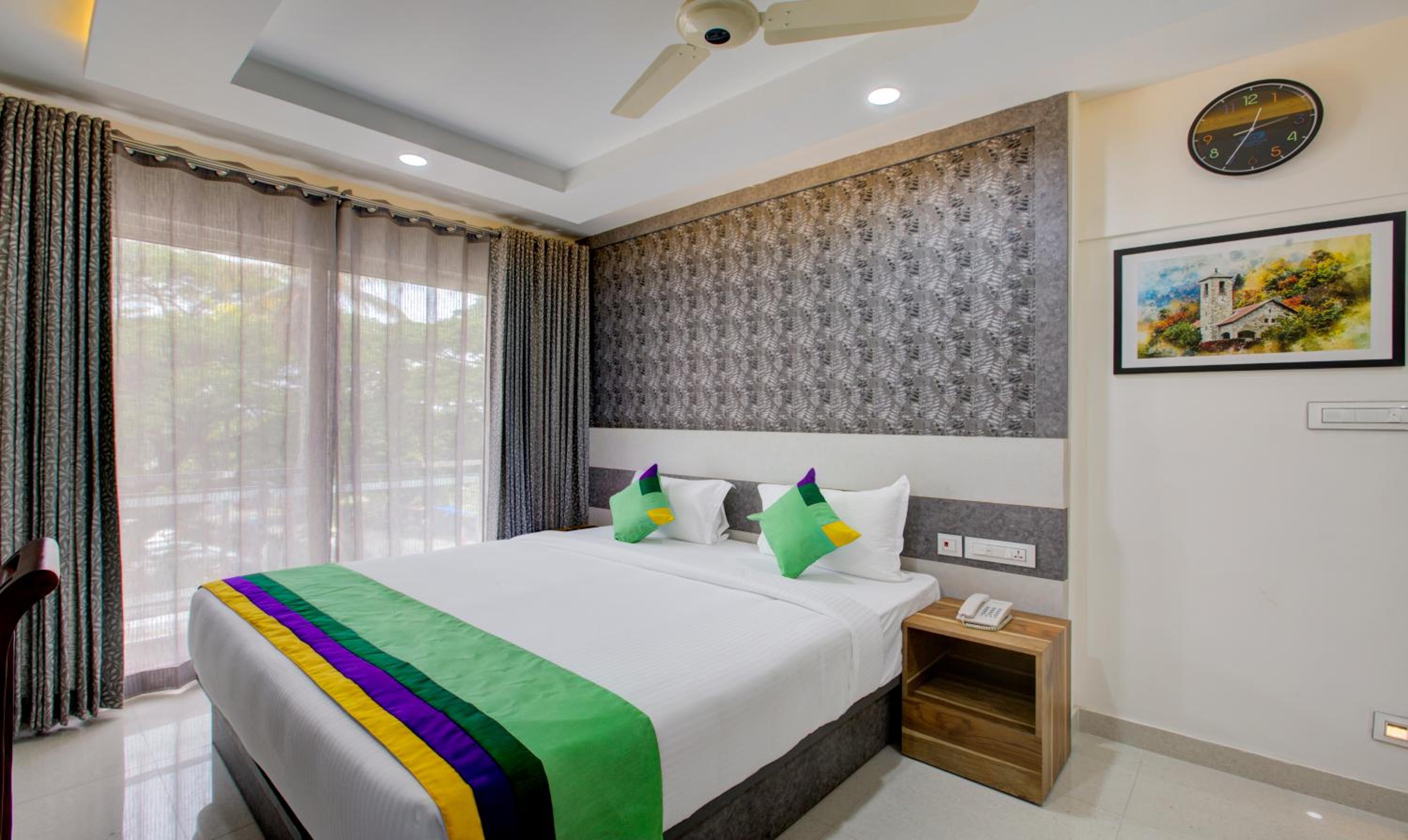 Deluxe Room With King Bed photo 1