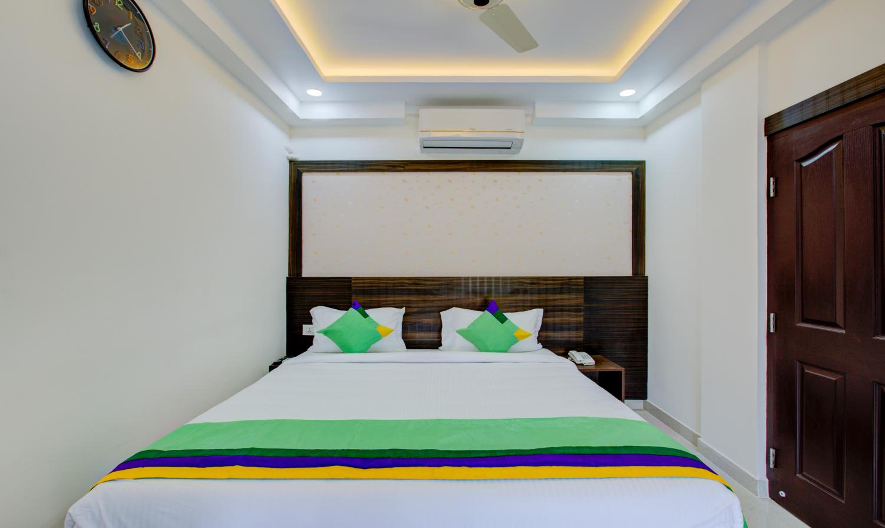 Economy Room With King Bed photo 1