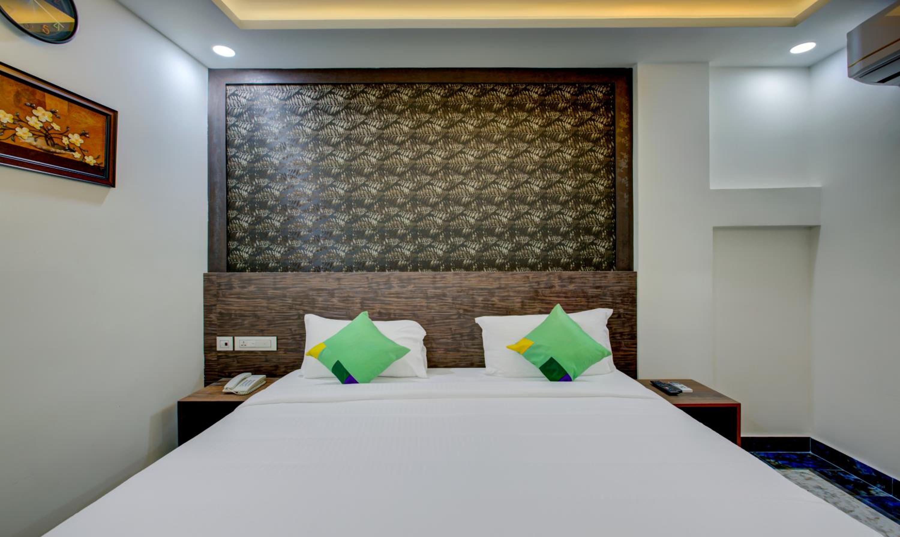 Standard Room With King Bed photo 3