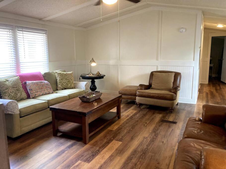 Three-Bedroom House photo 3