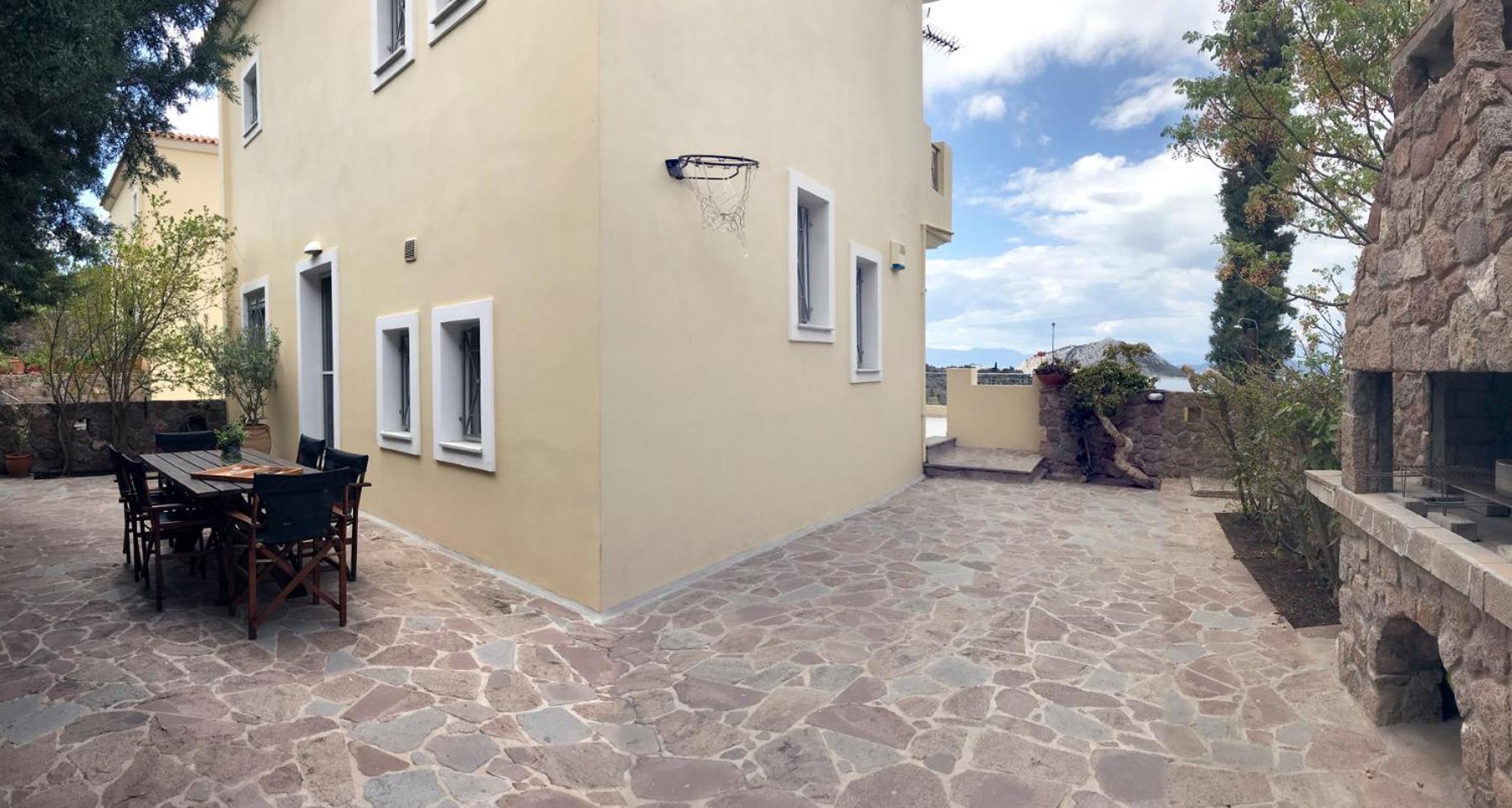 Villa photo 3