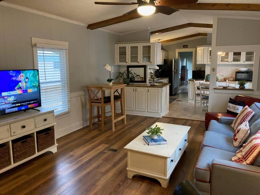 Mobile Home - Photo 1