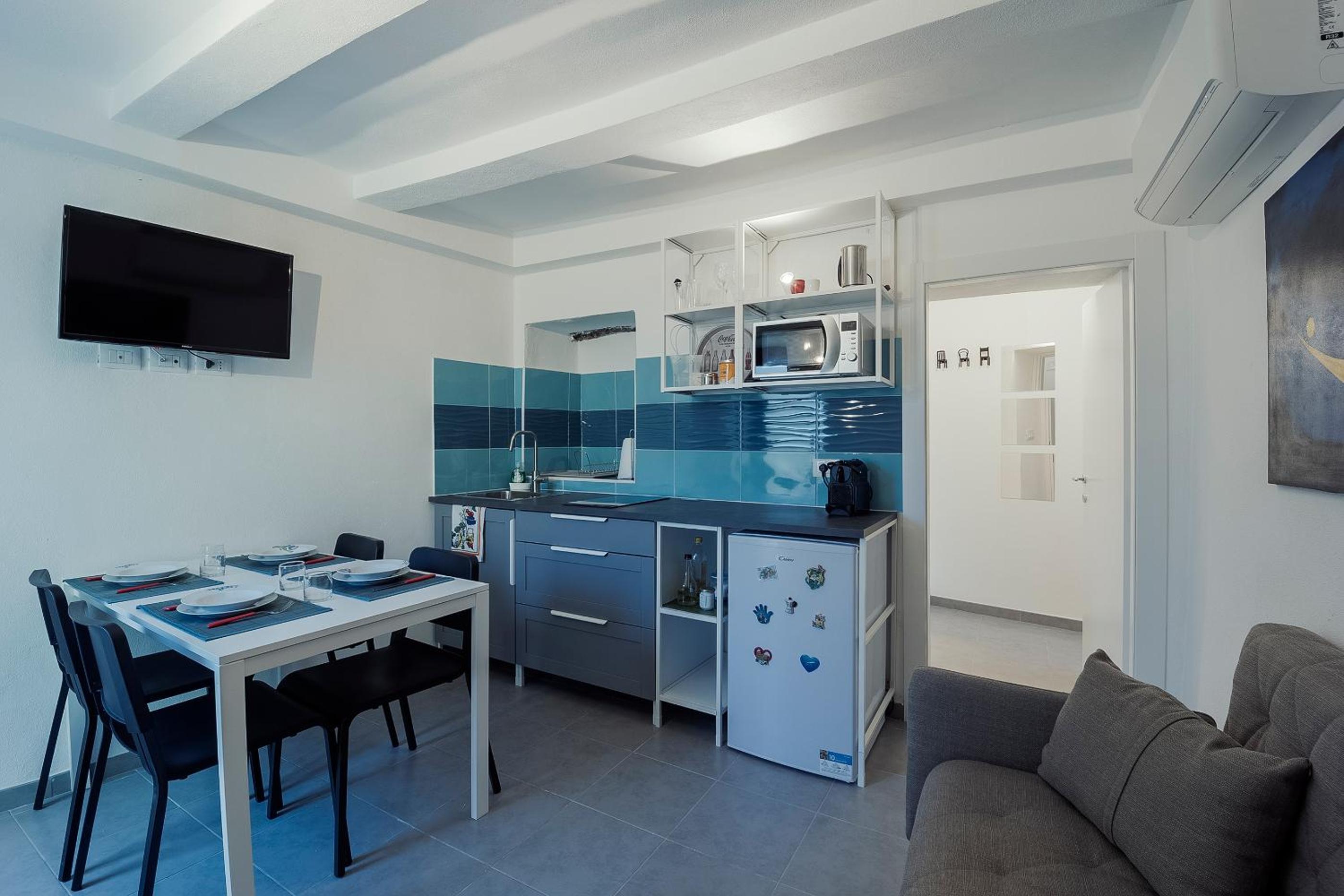 One-Bedroom Apartment photo 2