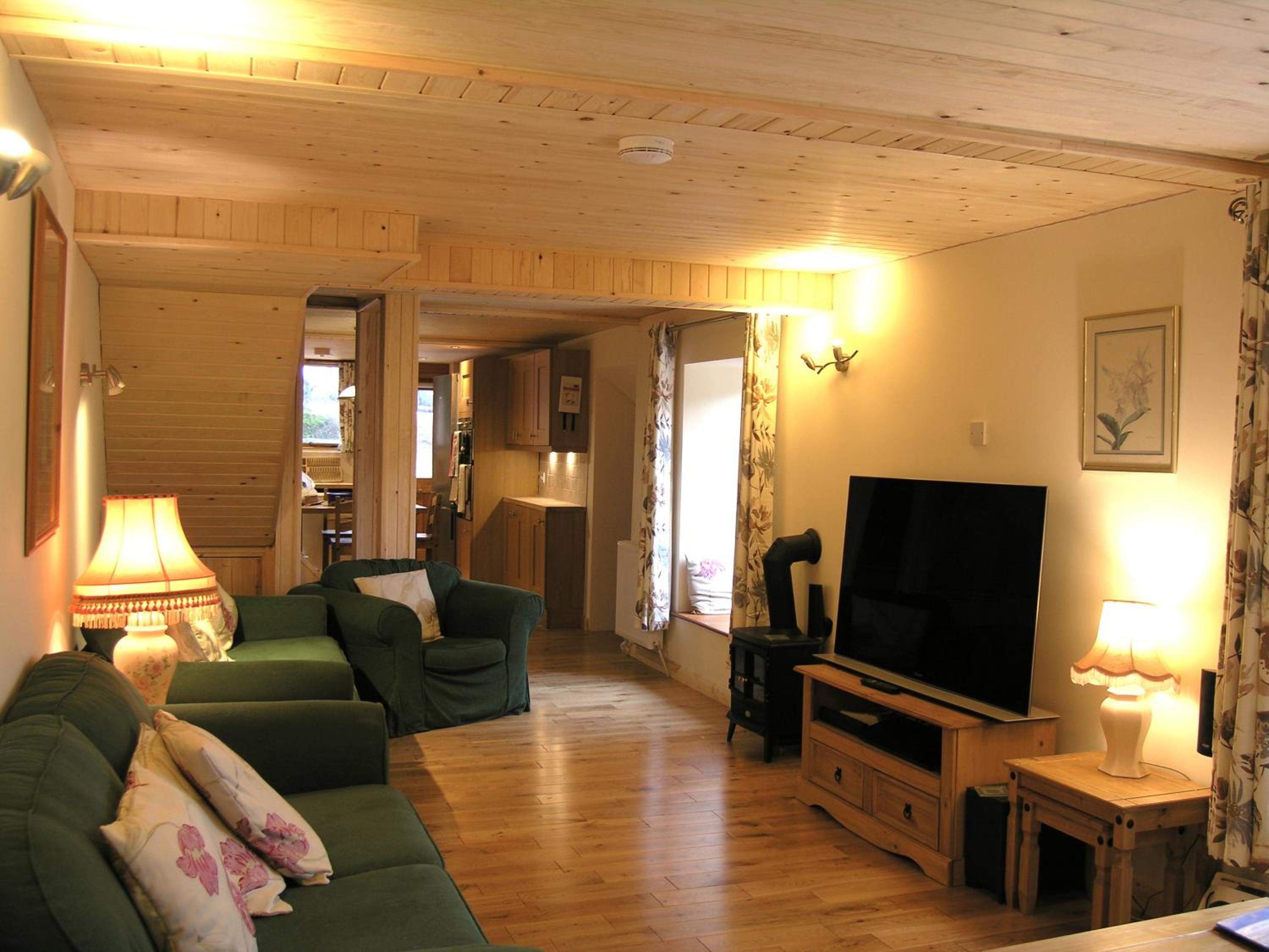Six-Bedroom House photo 1
