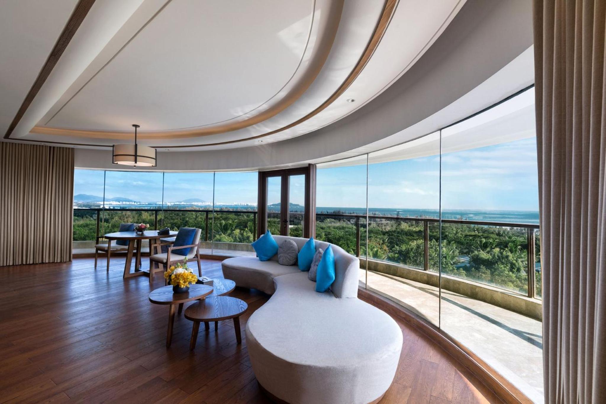 One-Bedroom Suite with Sea View