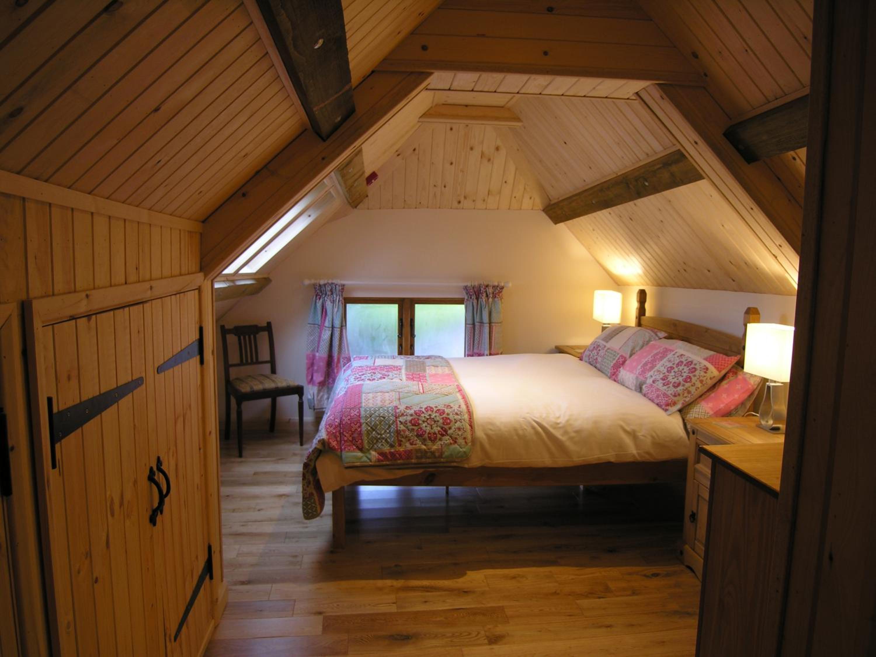 Six-Bedroom House photo 3