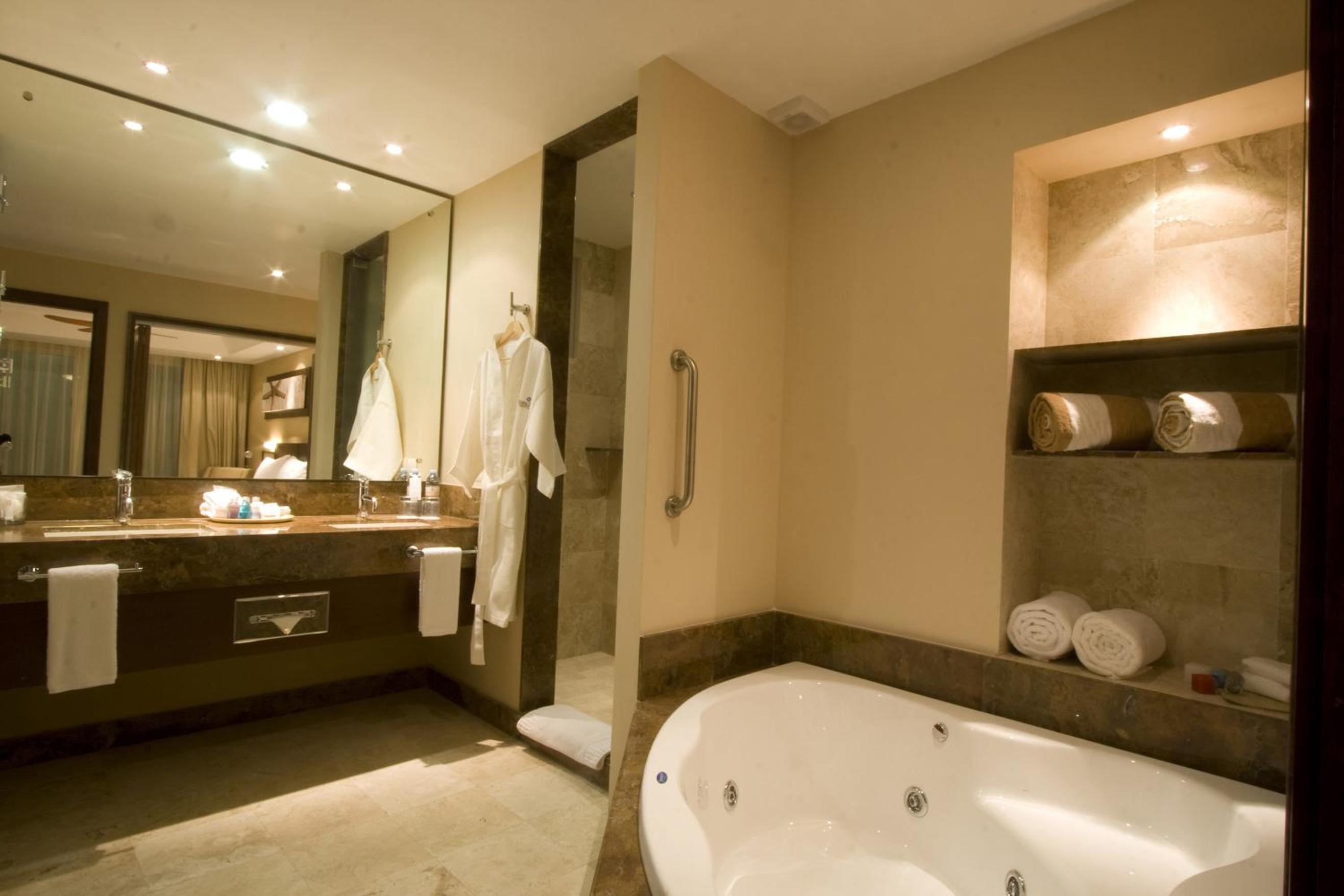 SUITE CON JACUZZI OCEANFRONT - Photo 16