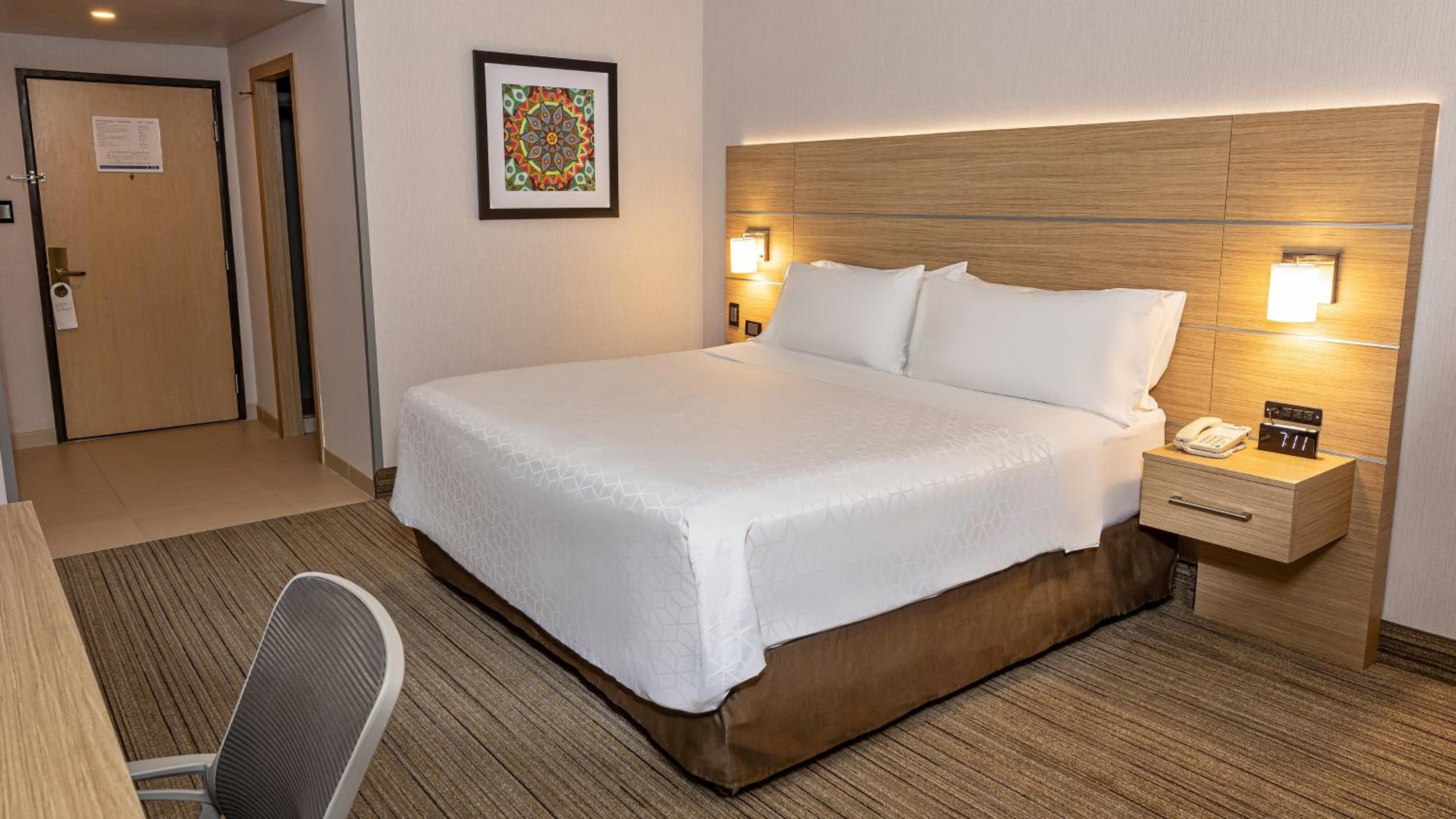 Standard King Room - Photo 3