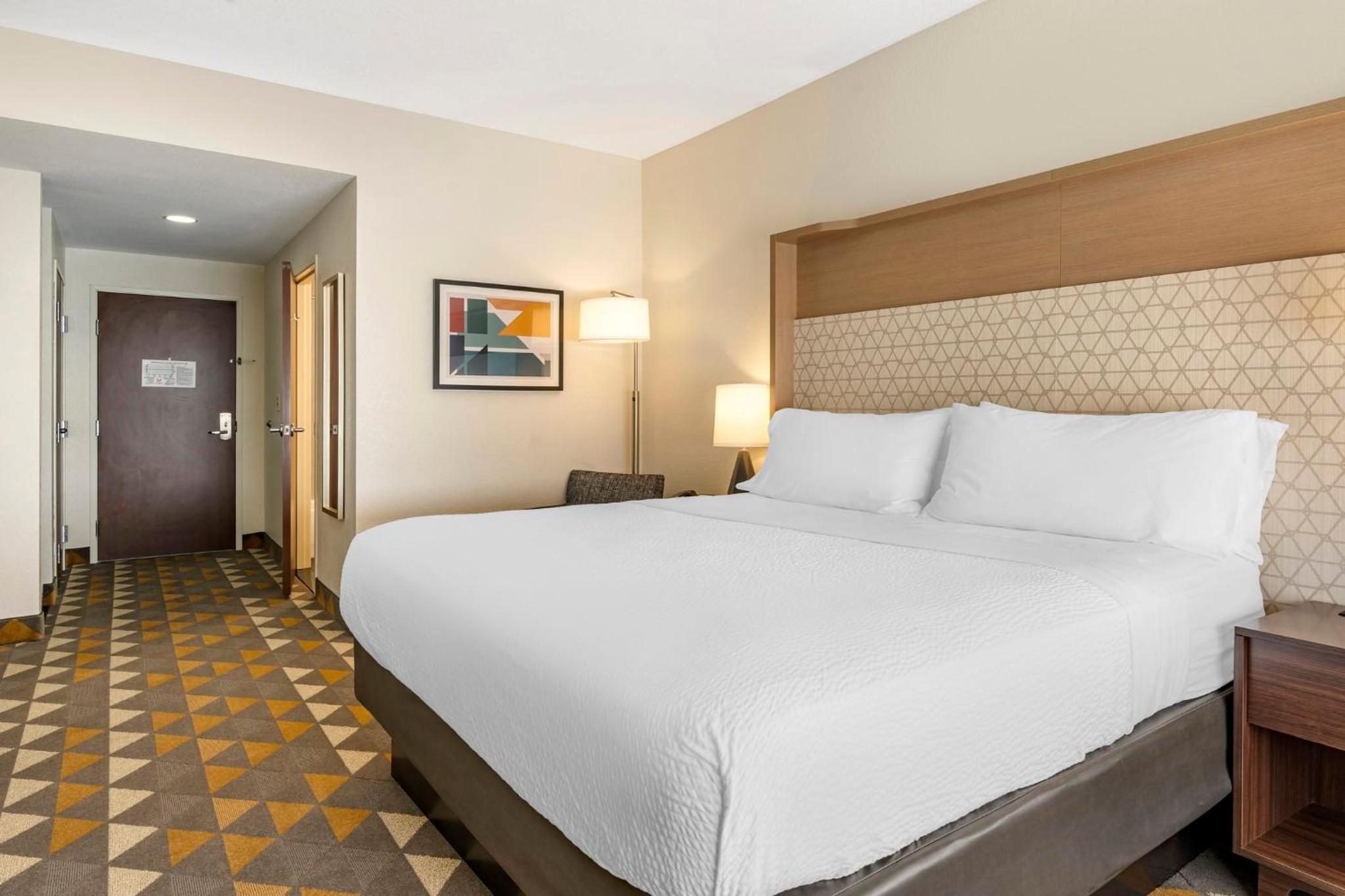 Standard King Room - Photo 3