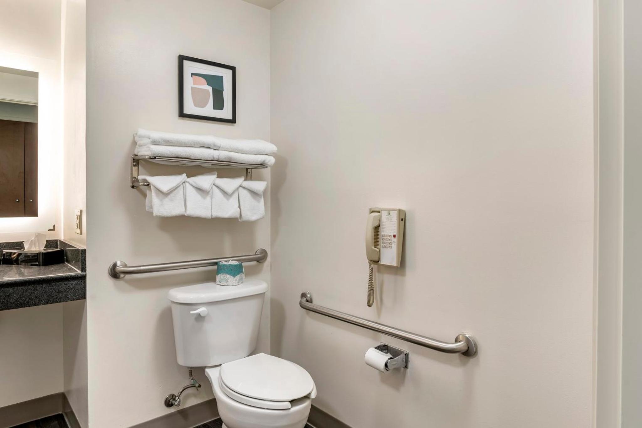 King Room - Mobility Access Tub - Non-Smoking - Photo 2