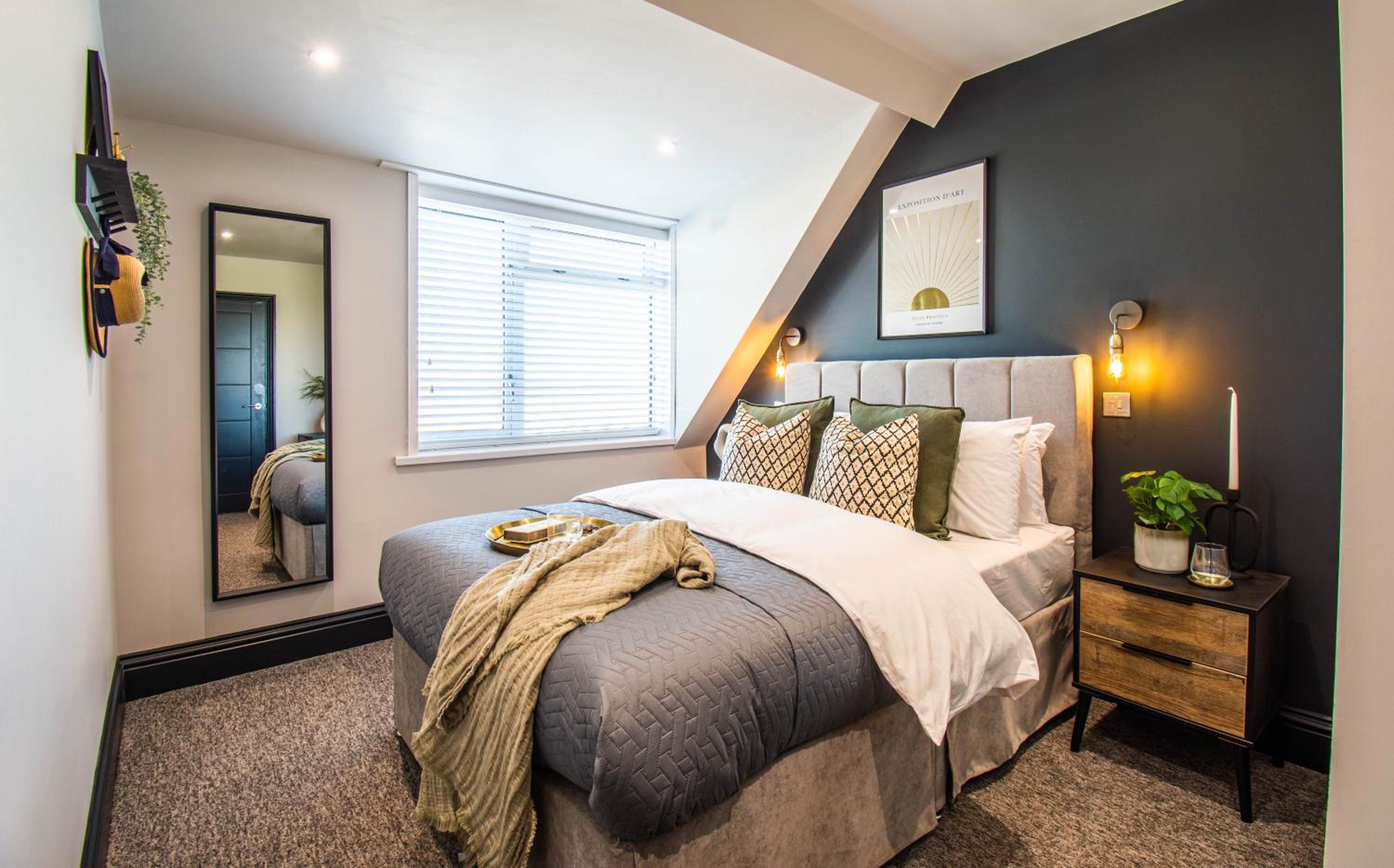 Deluxe Suite with Sea View - Photo 11