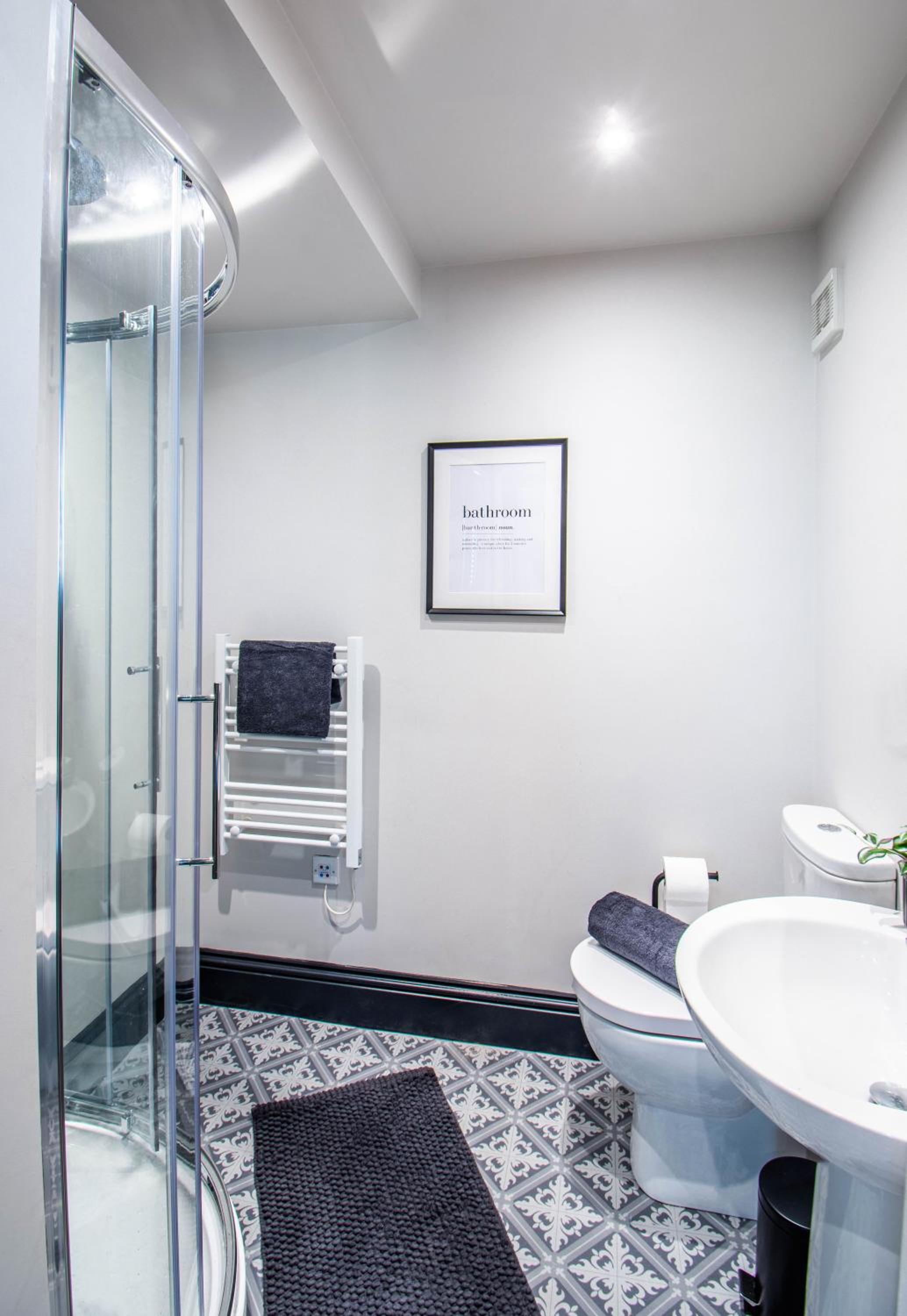 Deluxe Suite with Sea View - Photo 15