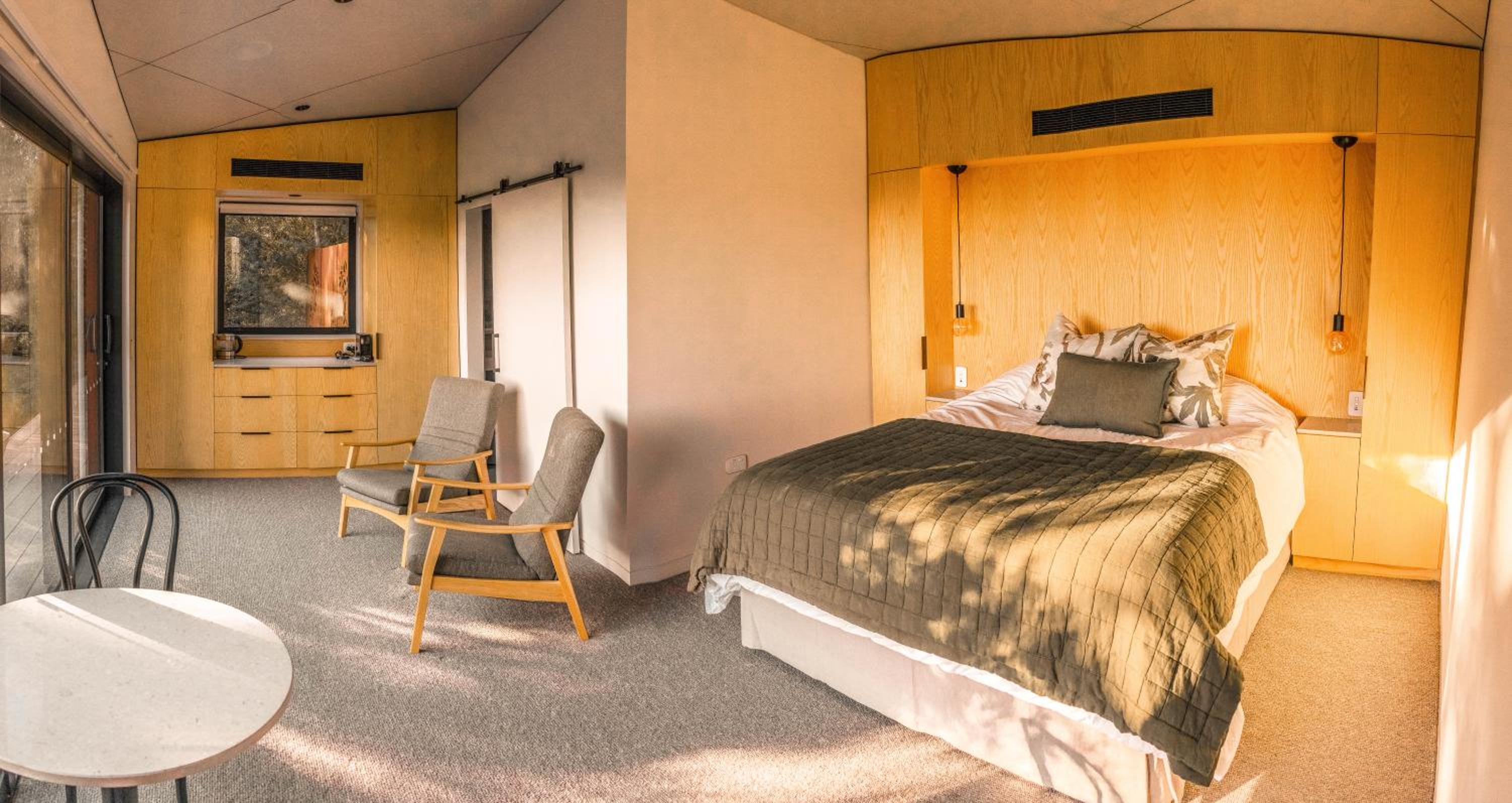 King Room with Balcony photo 1