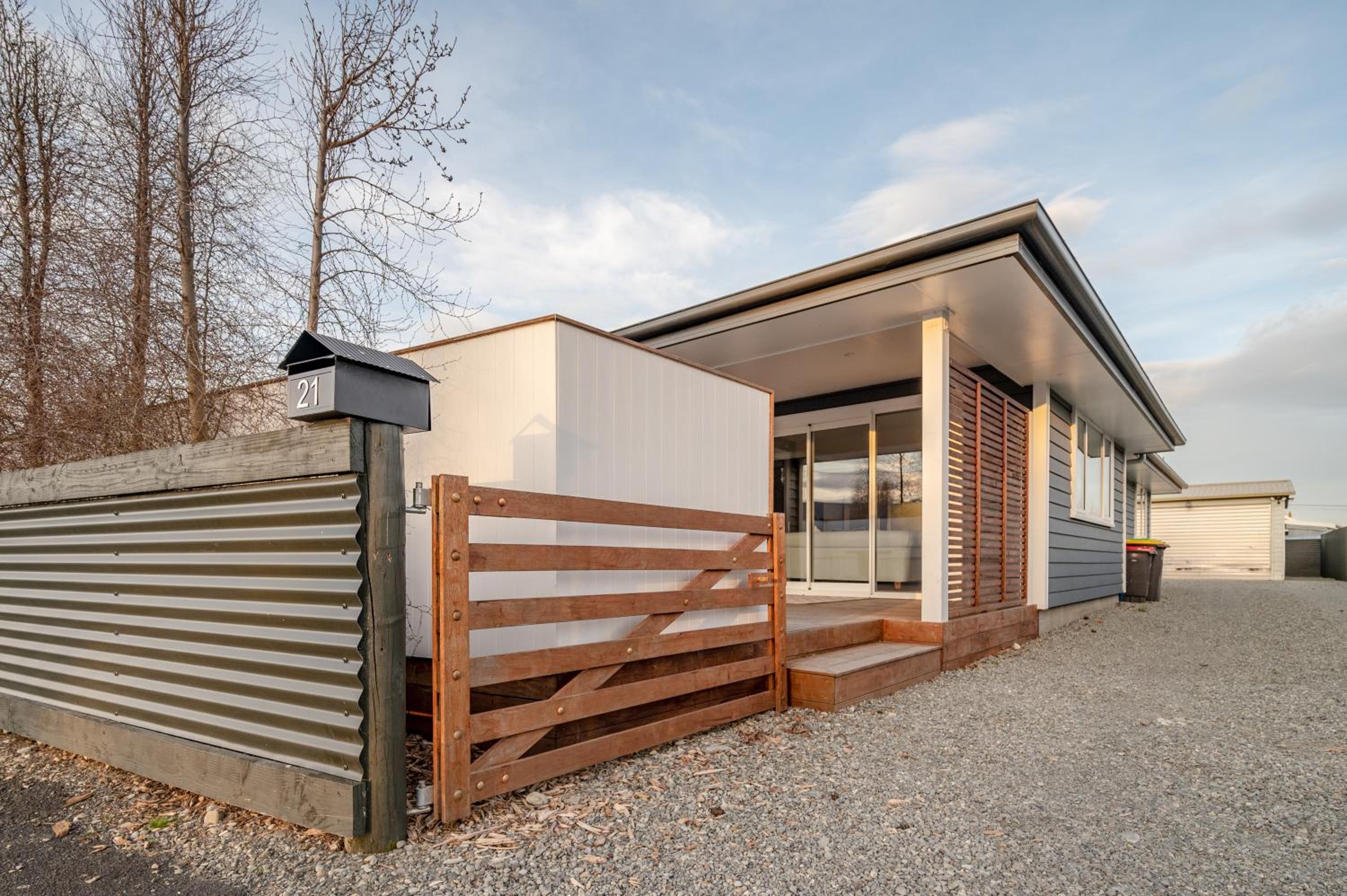Three-Bedroom House photo 2