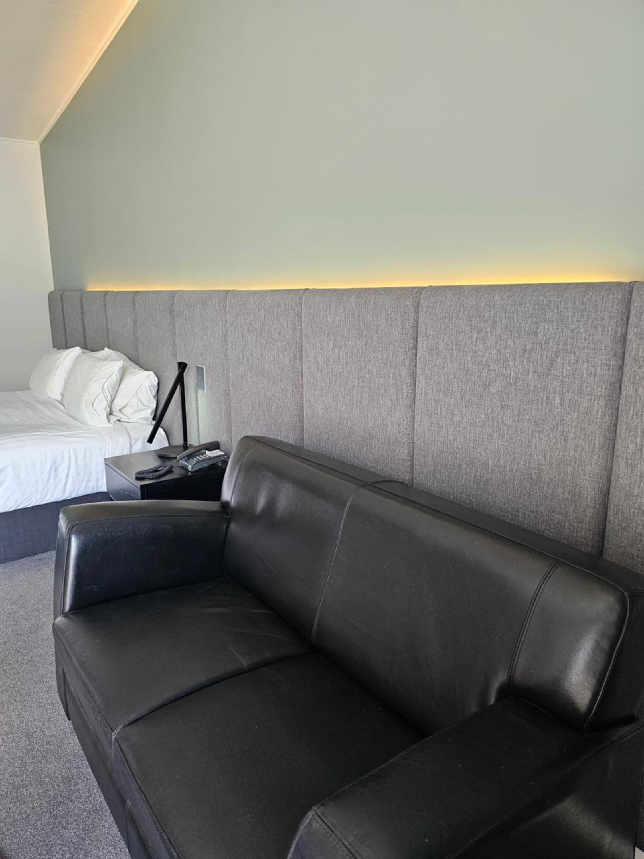 Executive Suite - Photo 5