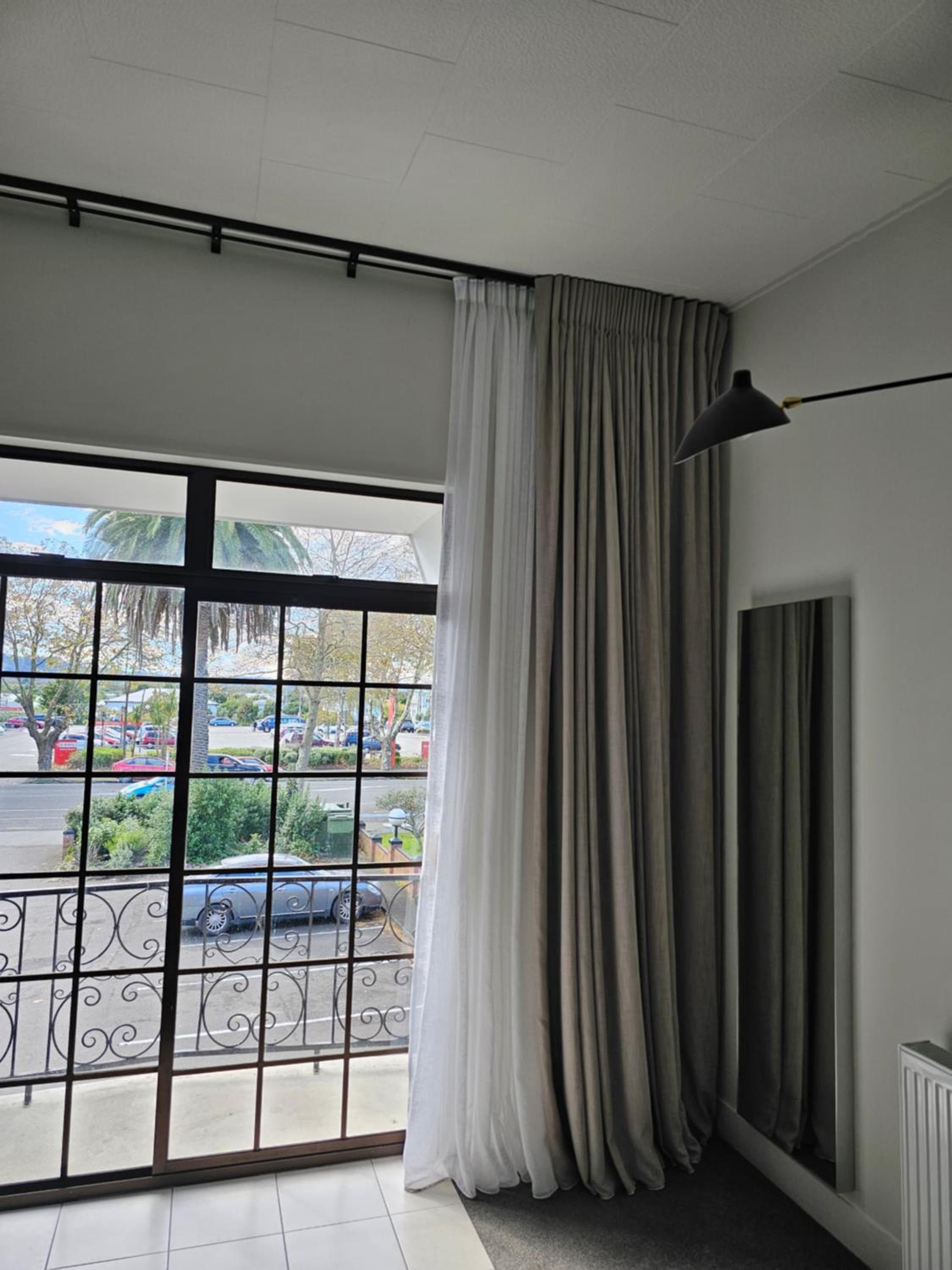 Executive Suite - Photo 9