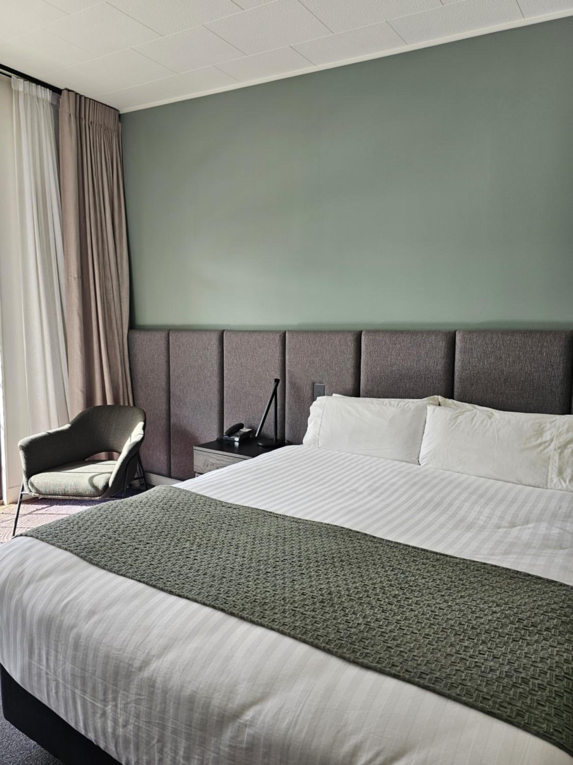 Deluxe King Suite - Photo 3