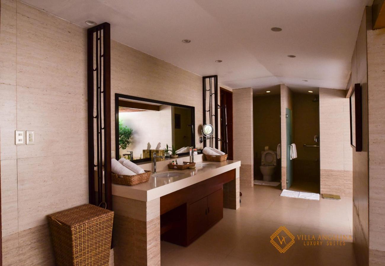 Superior King Suite photo 3