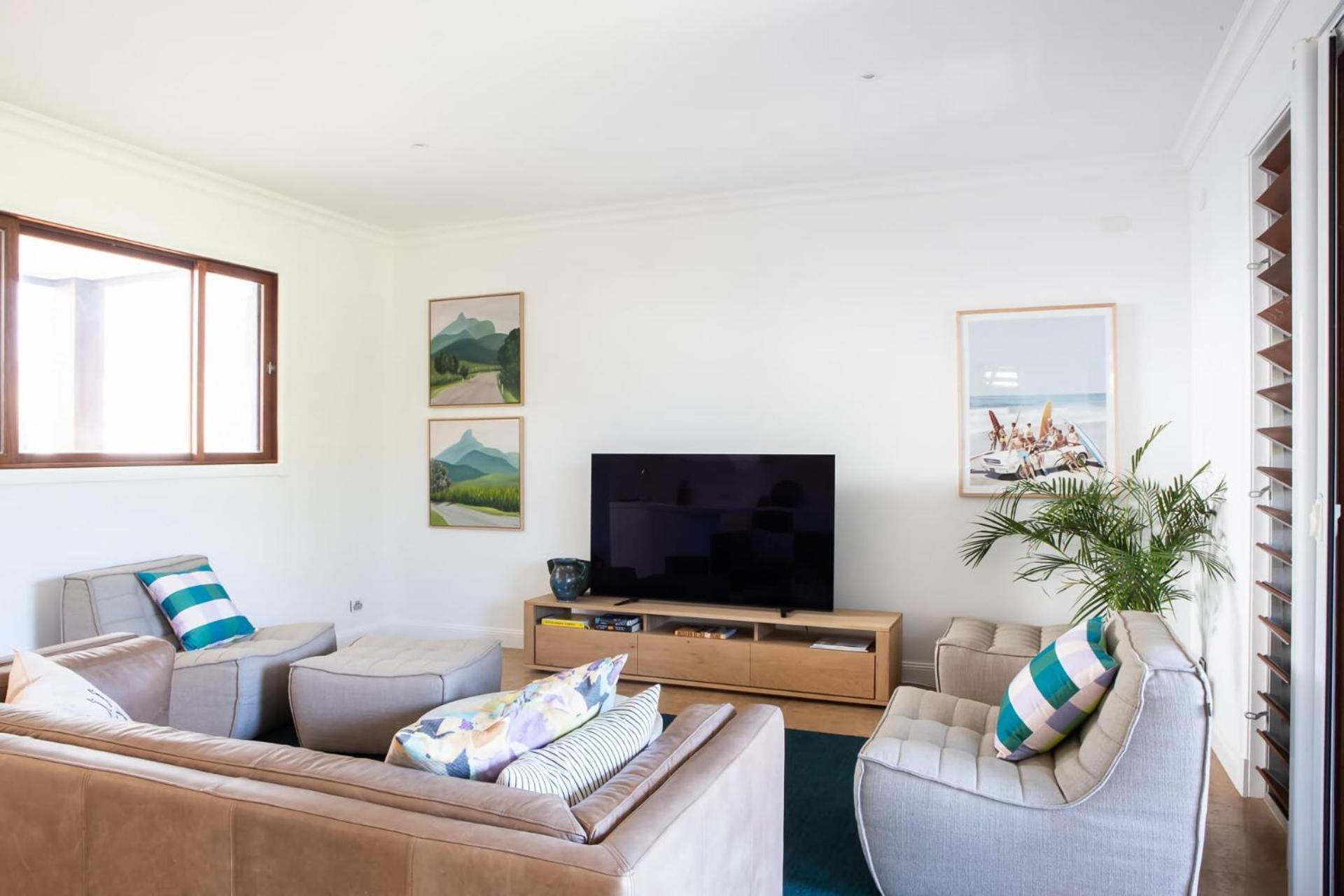 Five-Bedroom House photo 1