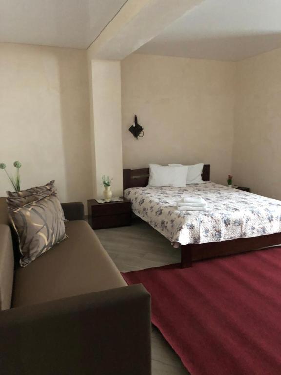Double or Twin Room with Private Bathroom photo 3