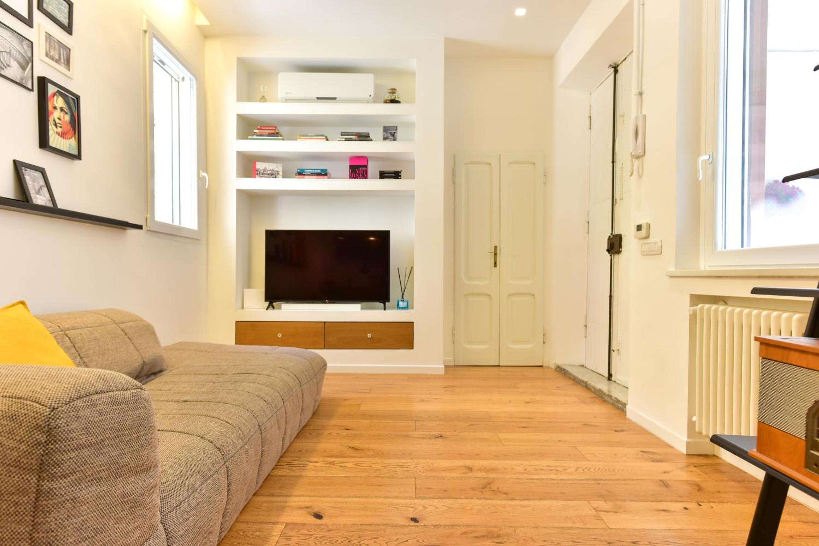 One-Bedroom Apartment photo 3