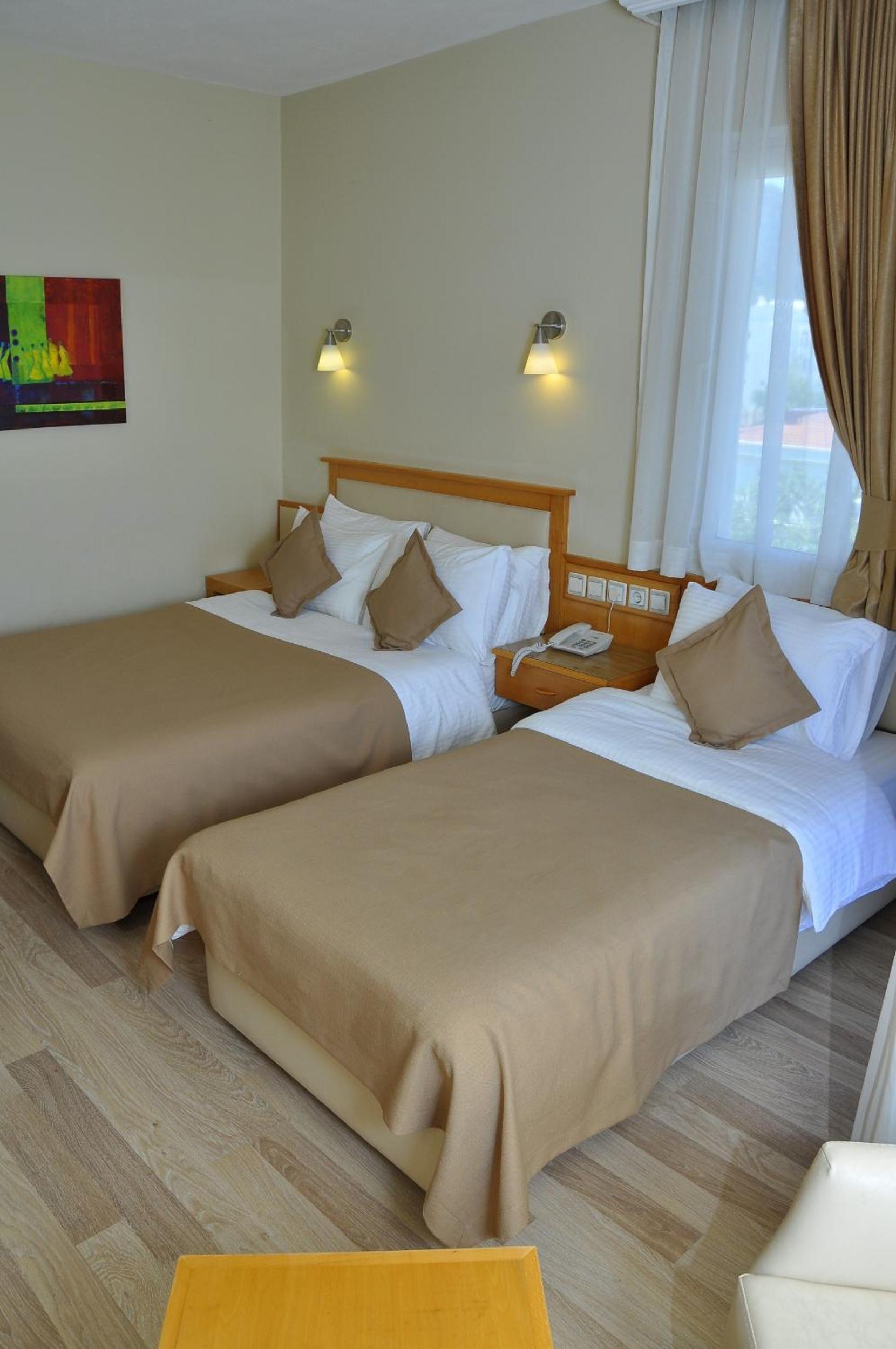 Deluxe Triple Room with Sea View - Photo 1