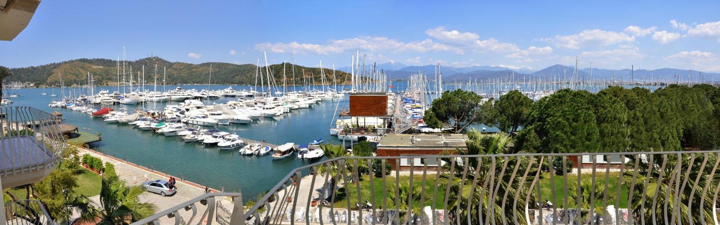 Deluxe Triple Room with Sea View - Photo 10