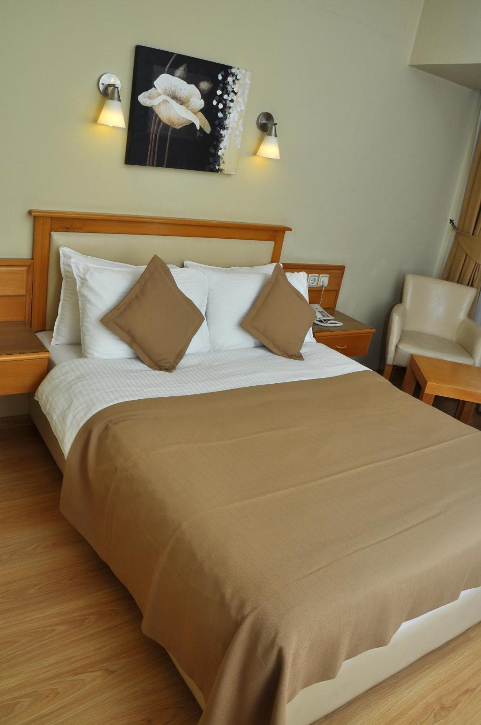 Standard Double or Twin Room with Sea View - Photo 2