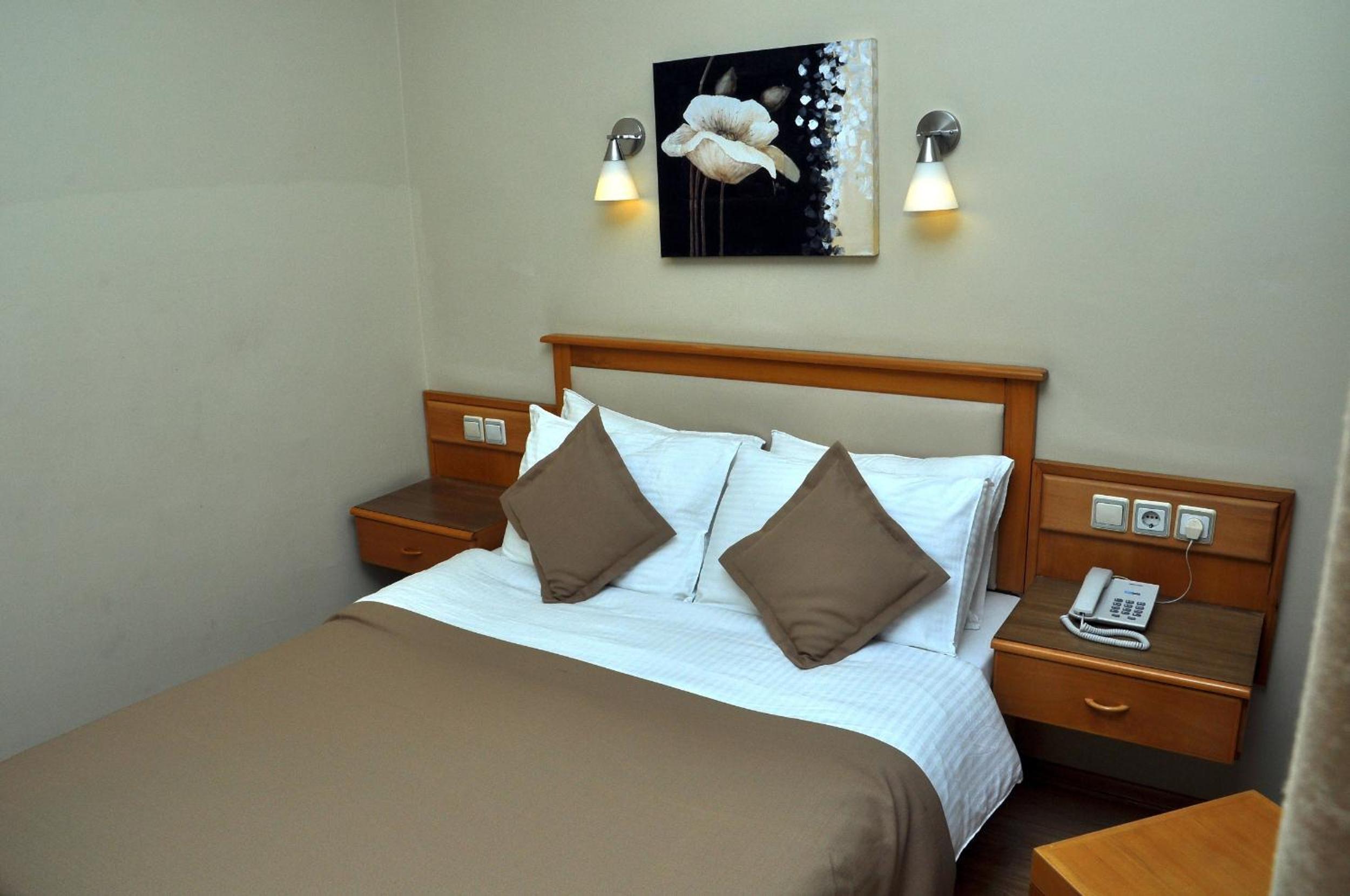 Standard Double or Twin Room with Sea View - Photo 3