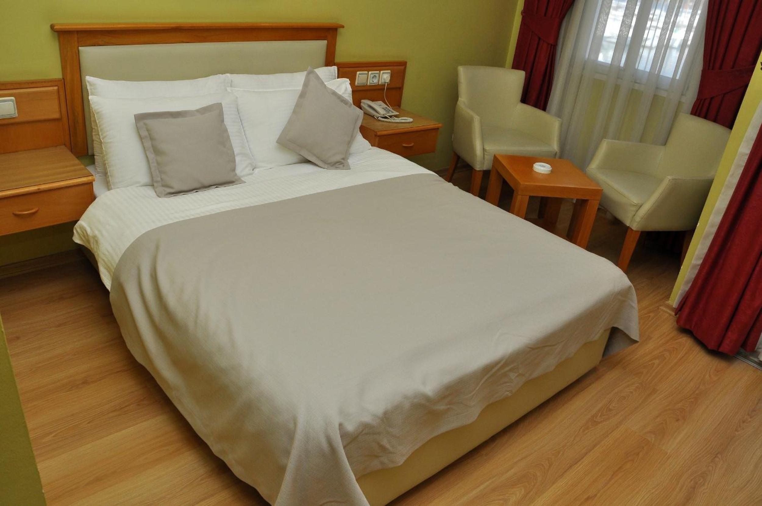Standard Double or Twin Room with Sea View - Photo 6