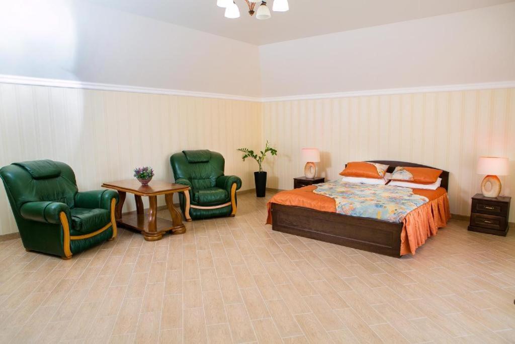 King Suite with Pool View photo 1