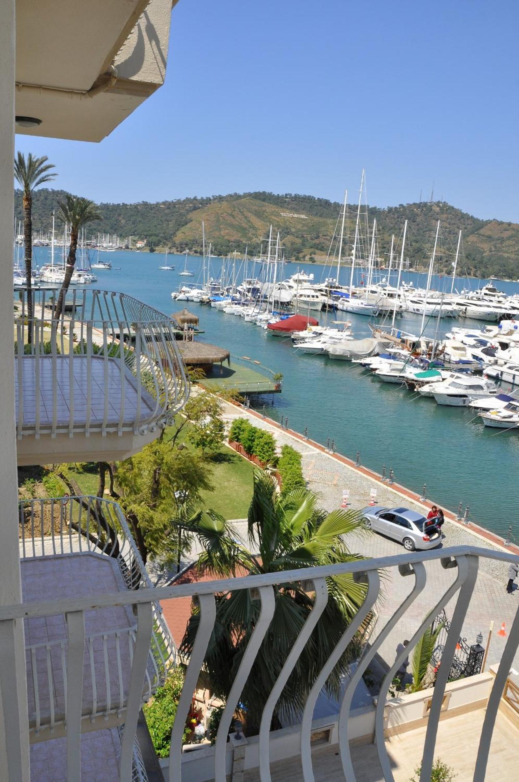 Deluxe Double Room with Sea View - Photo 4