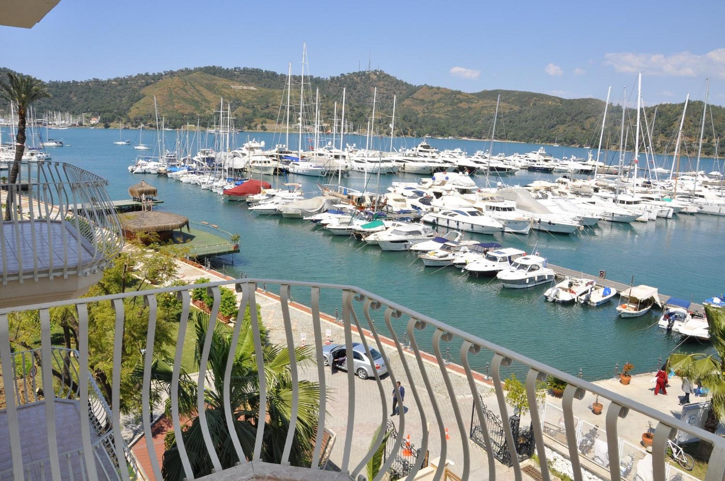 Deluxe Double Room with Sea View - Photo 2