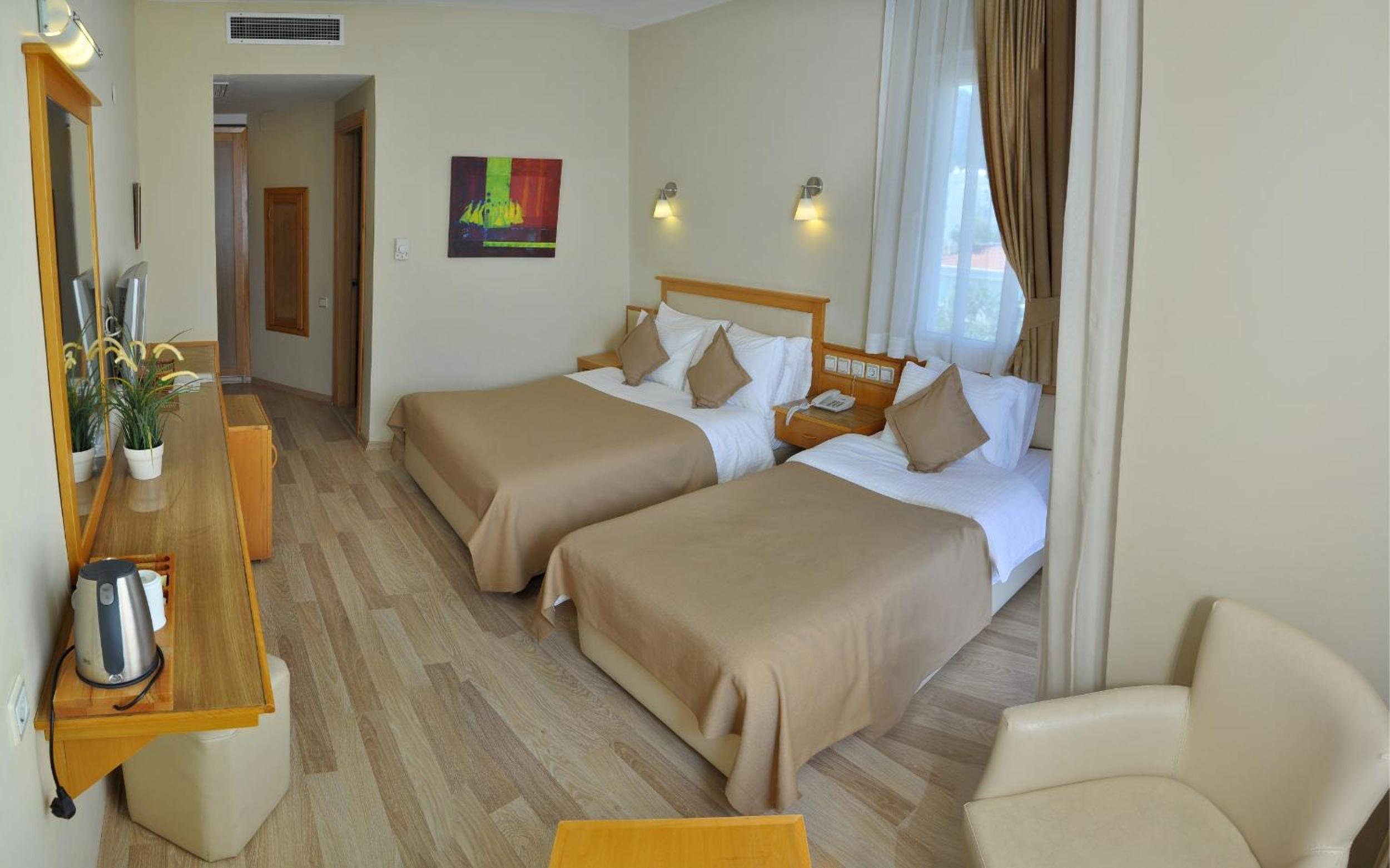 Deluxe Triple Room with Sea View - Photo 9
