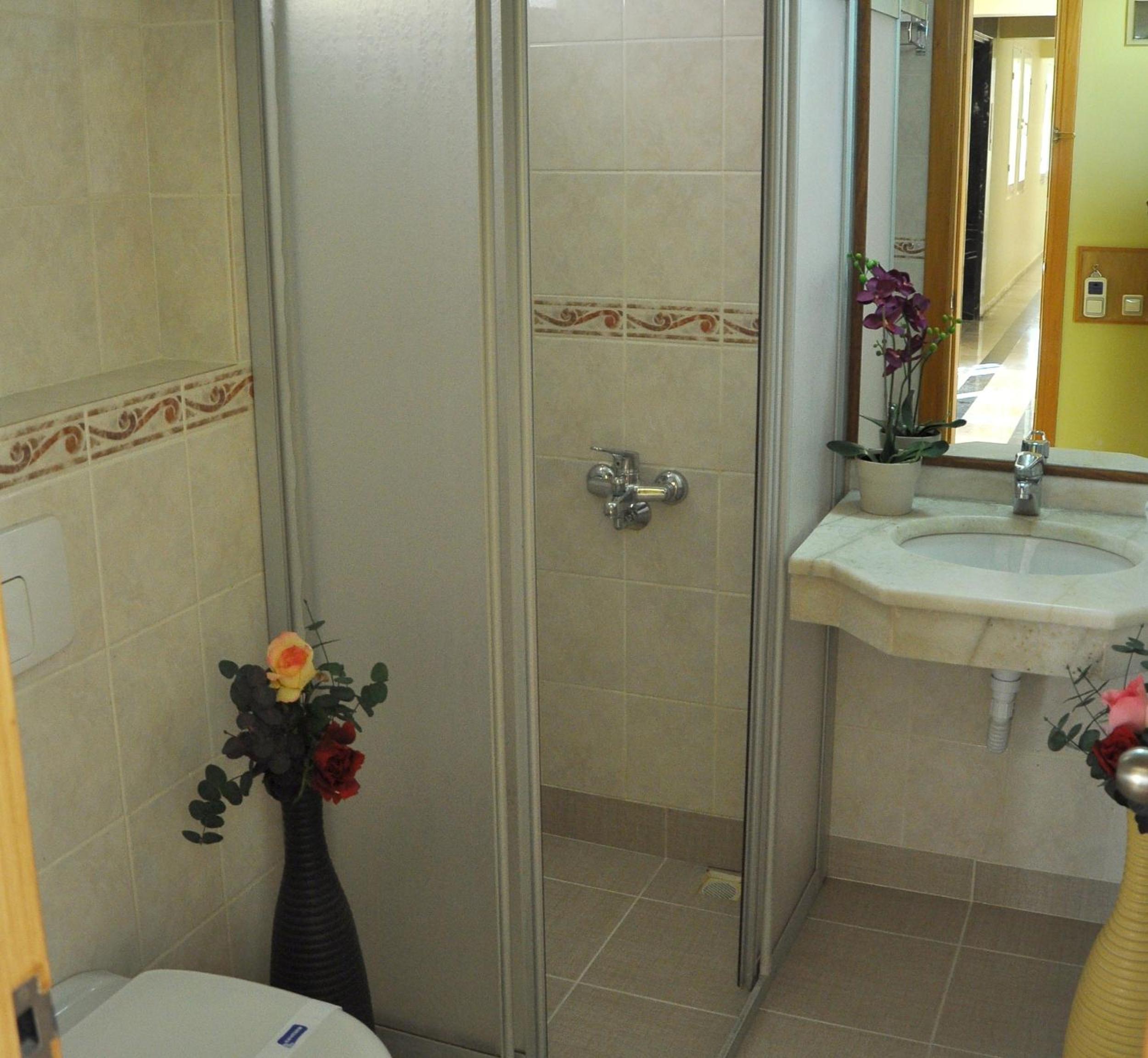 Standard Triple Room with Sea View - Photo 4