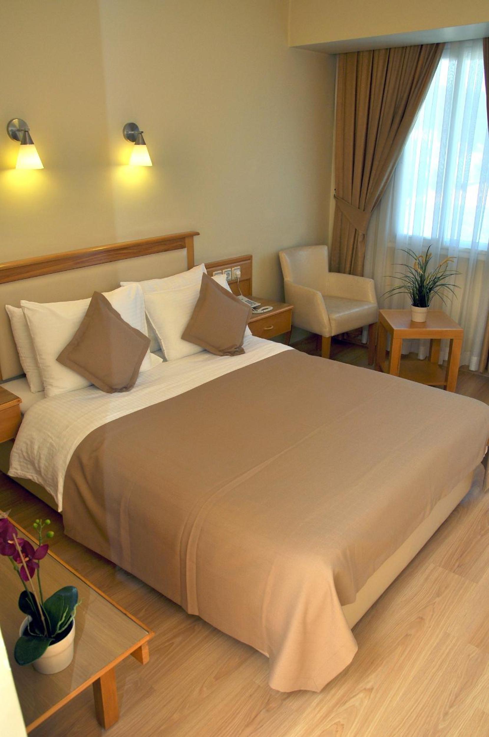 Deluxe Double Room with Sea View - Photo 9