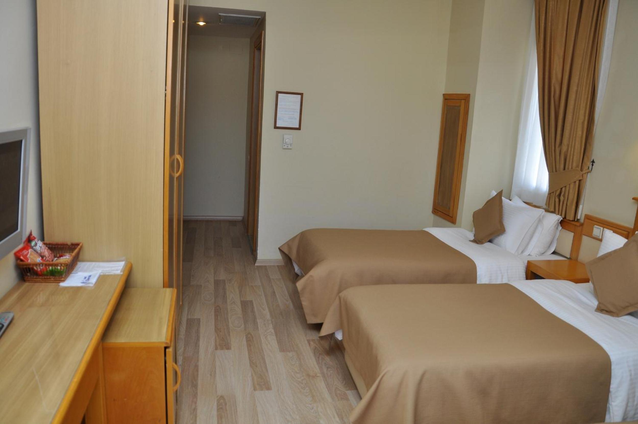 Standard Double or Twin Room with Sea View - Photo 5